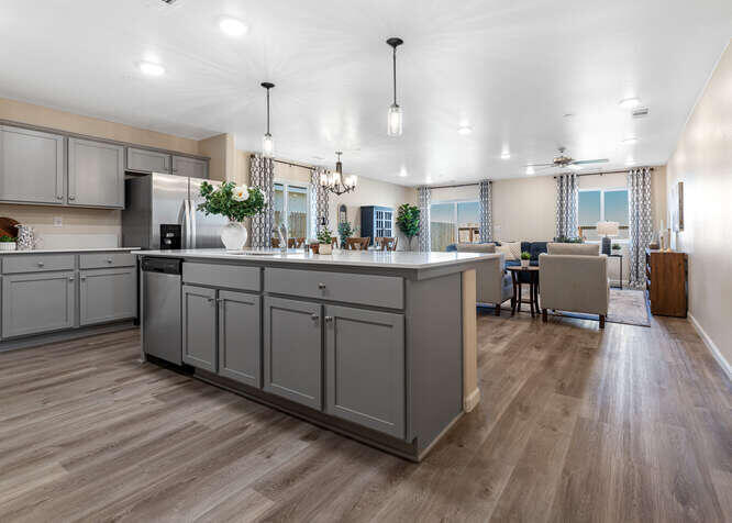 7122 W Wren Ave, Visalia, CA 93291