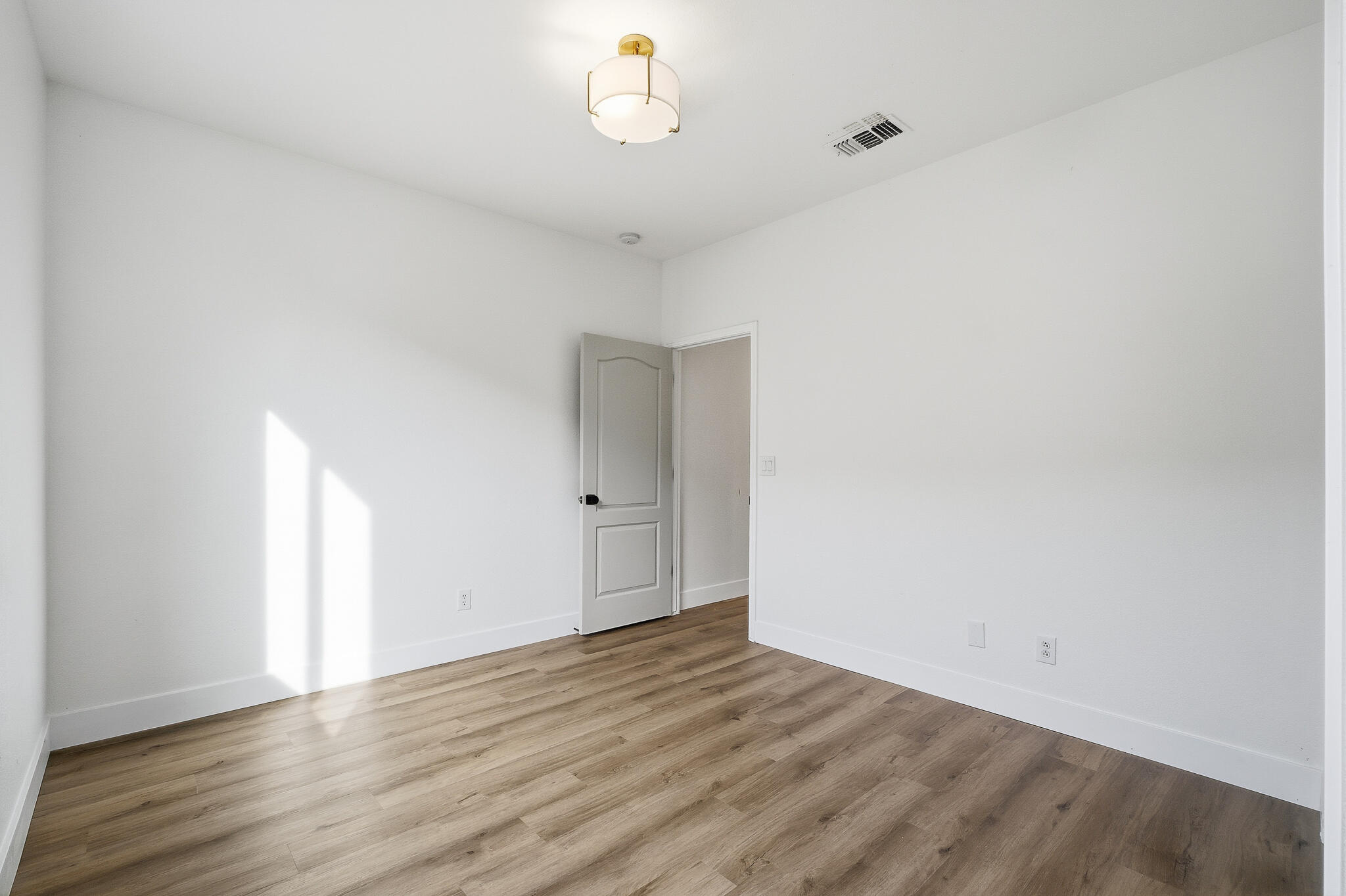 2693 Muirfield Ave, Tulare, CA 93274