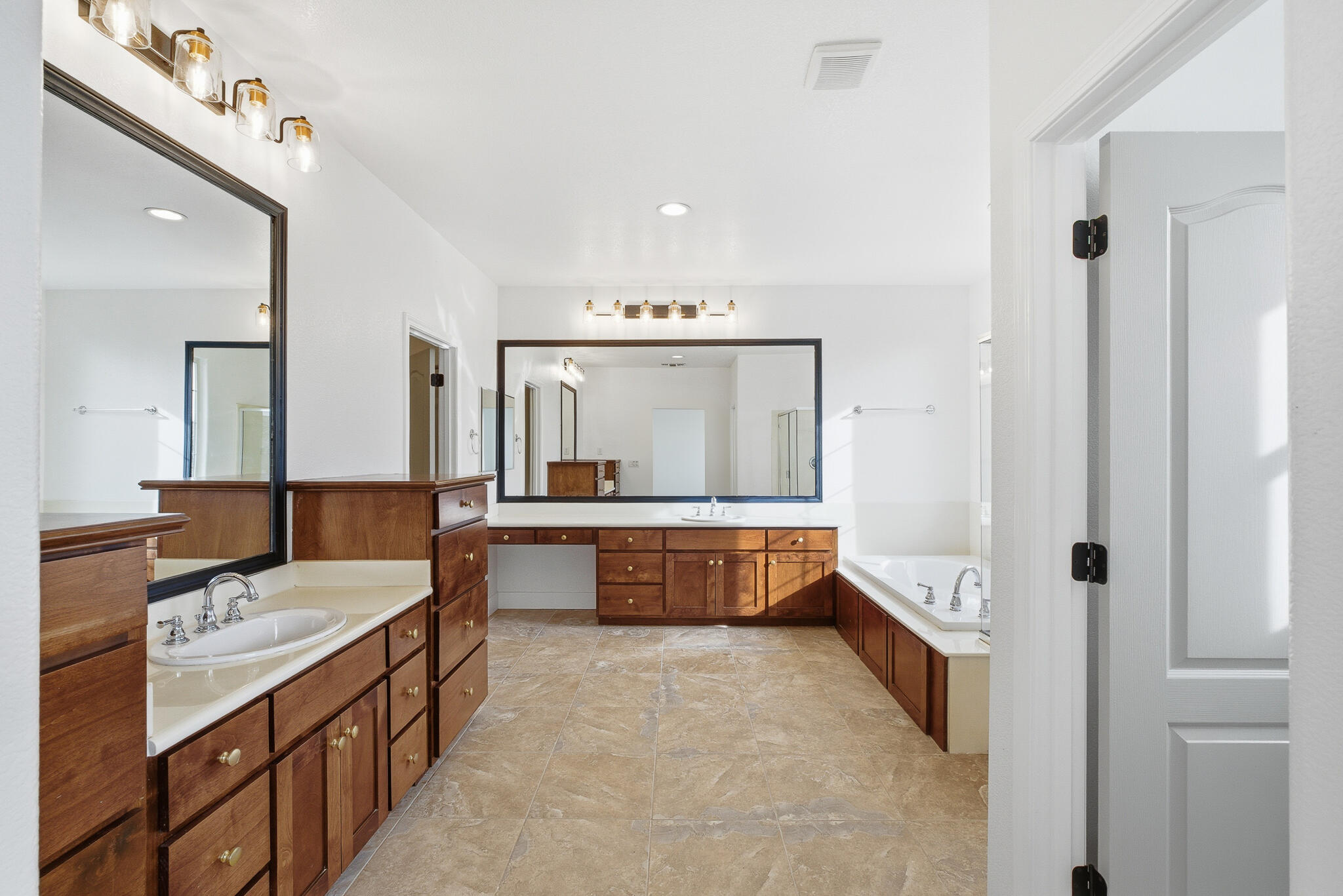 2693 Muirfield Ave, Tulare, CA 93274