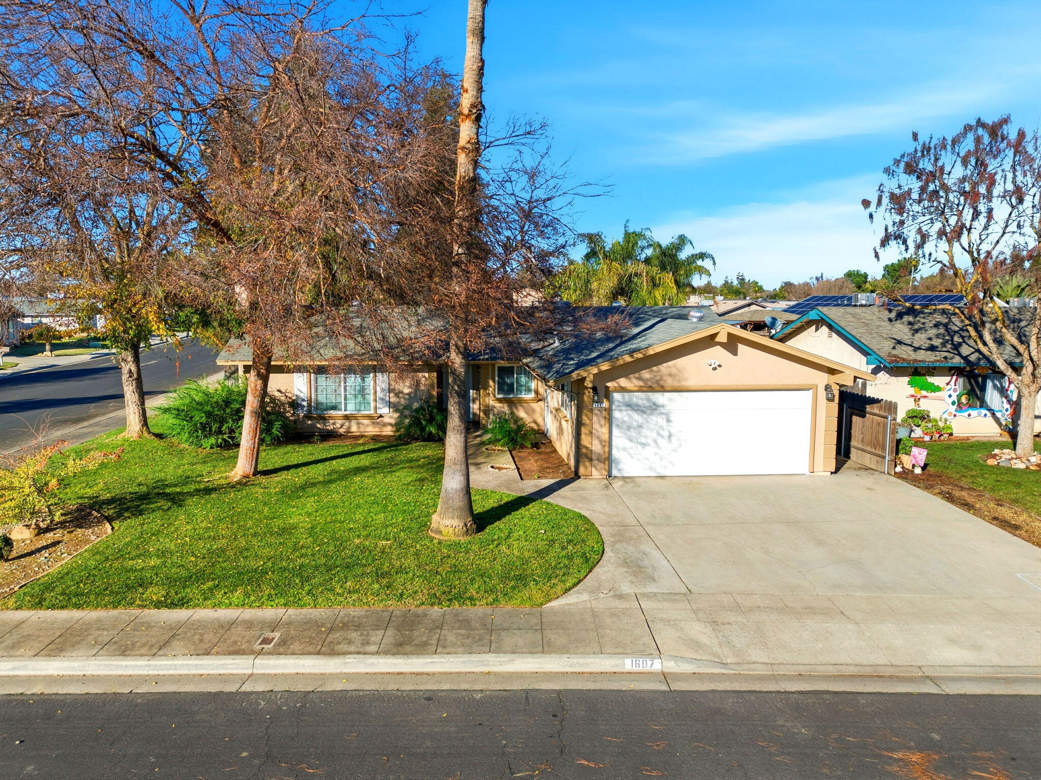 1607 Ashlan Ave, Clovis, CA 93611