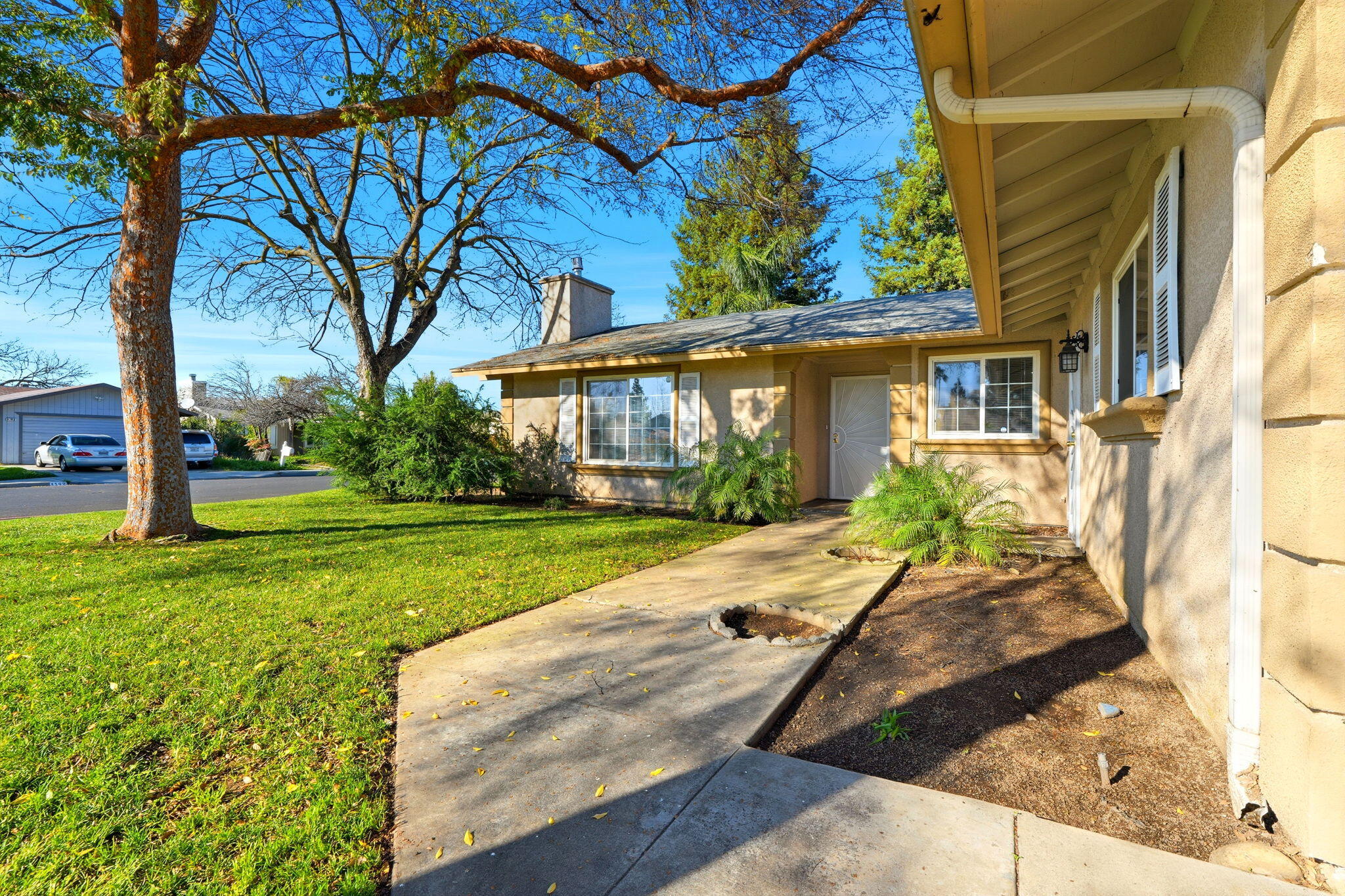 1607 Ashlan Ave, Clovis, CA 93611