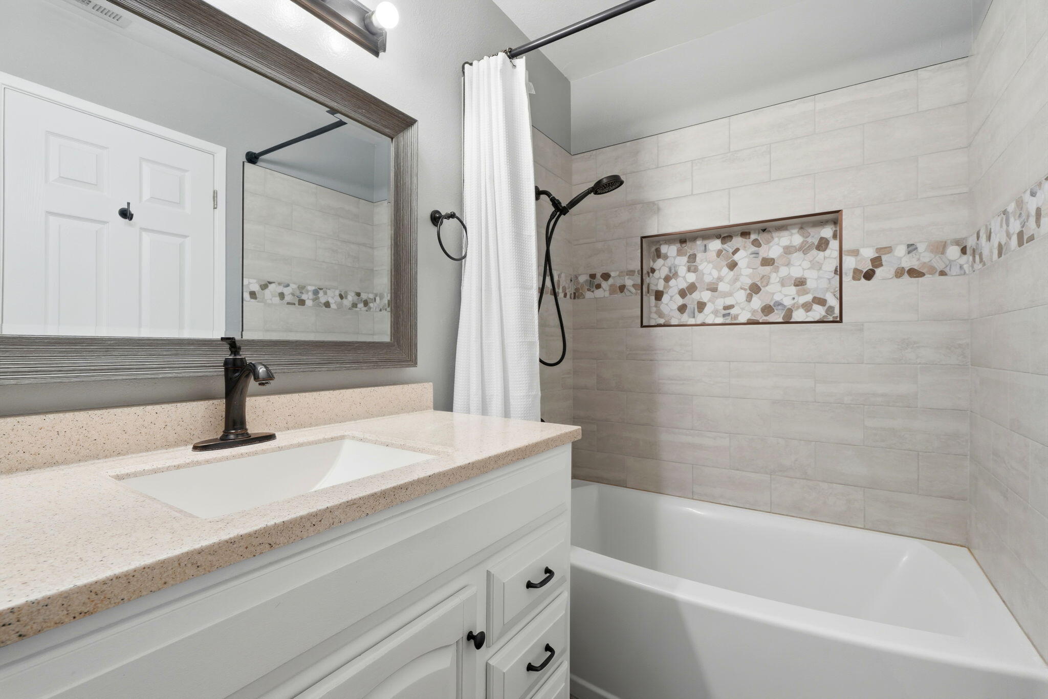 1607 Ashlan Ave, Clovis, CA 93611