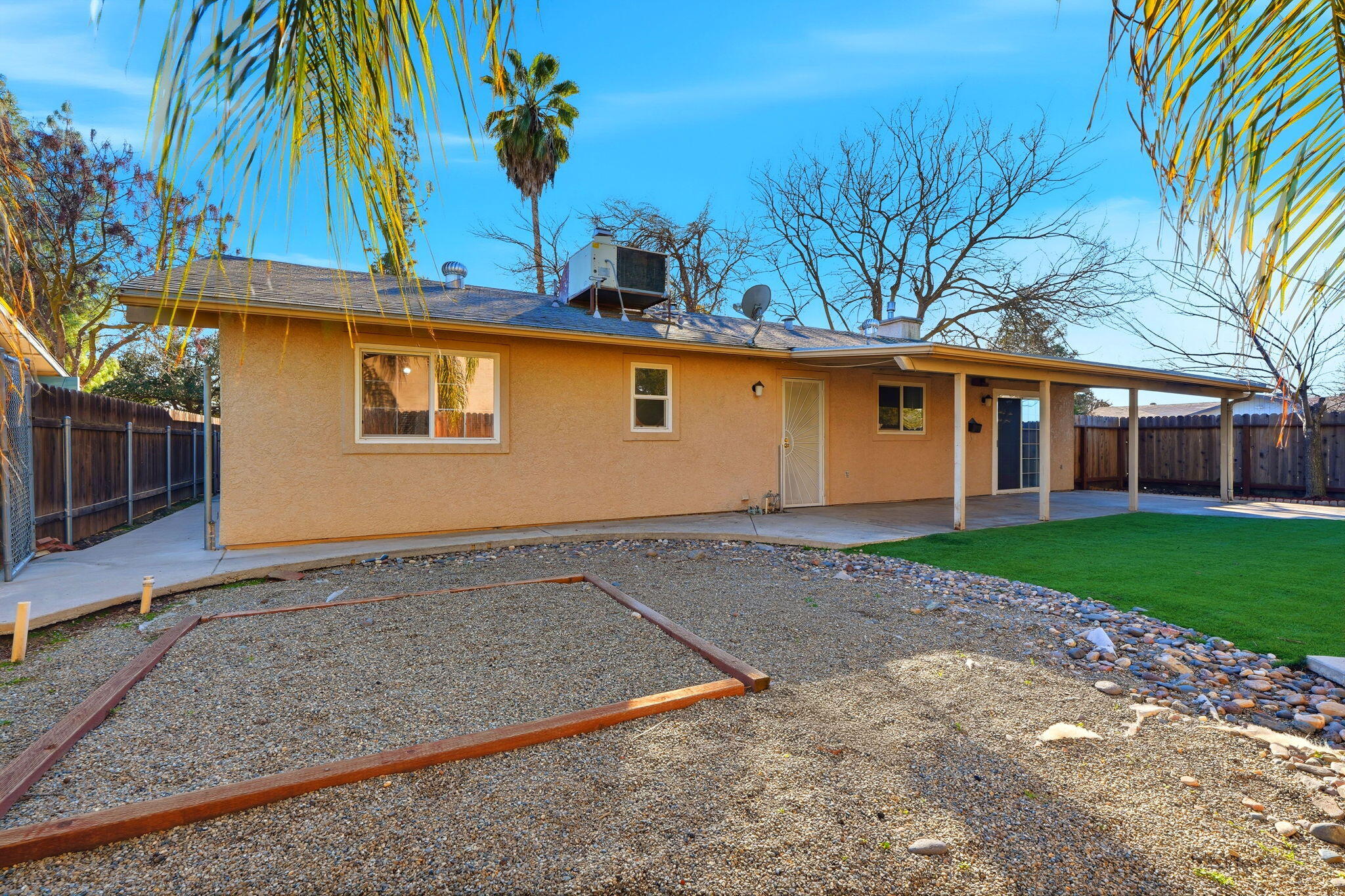 1607 Ashlan Ave, Clovis, CA 93611