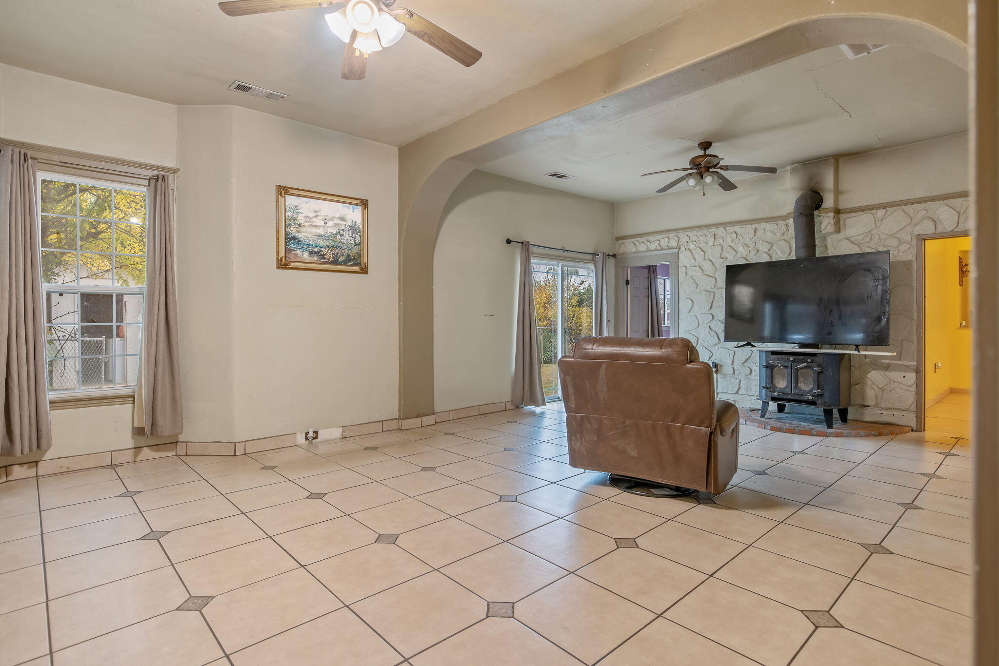 349 N Lemona St, Woodlake, CA 93286