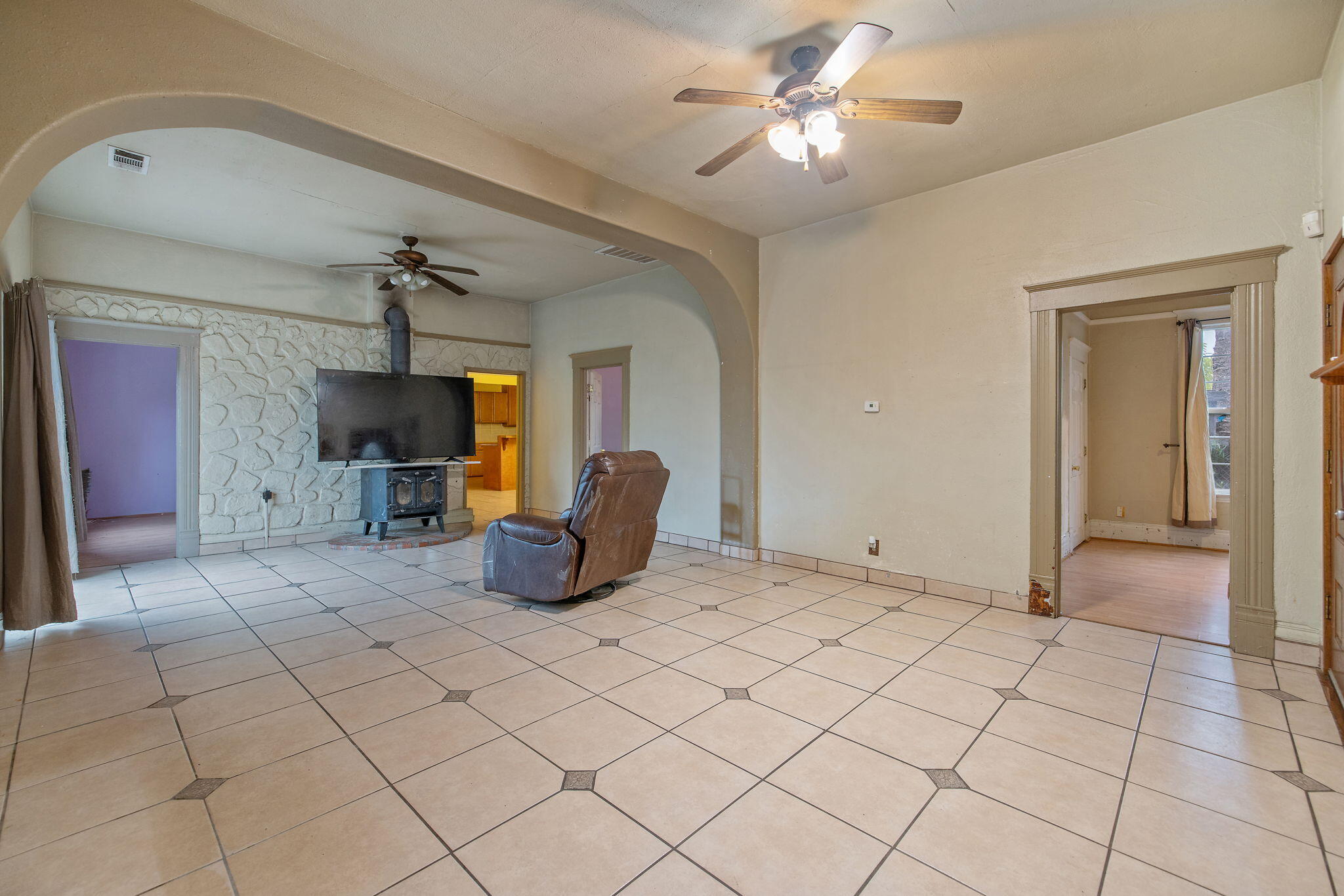 349 N Lemona St, Woodlake, CA 93286