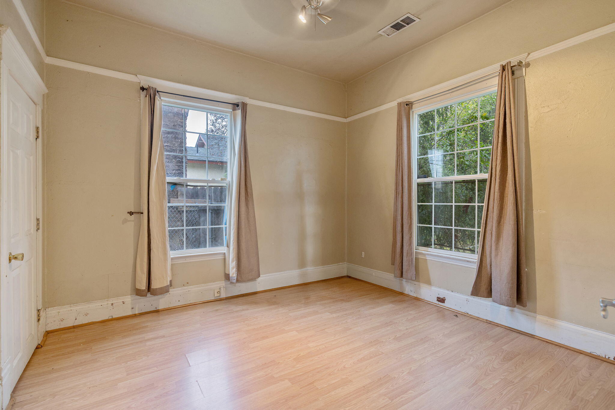 349 N Lemona St, Woodlake, CA 93286