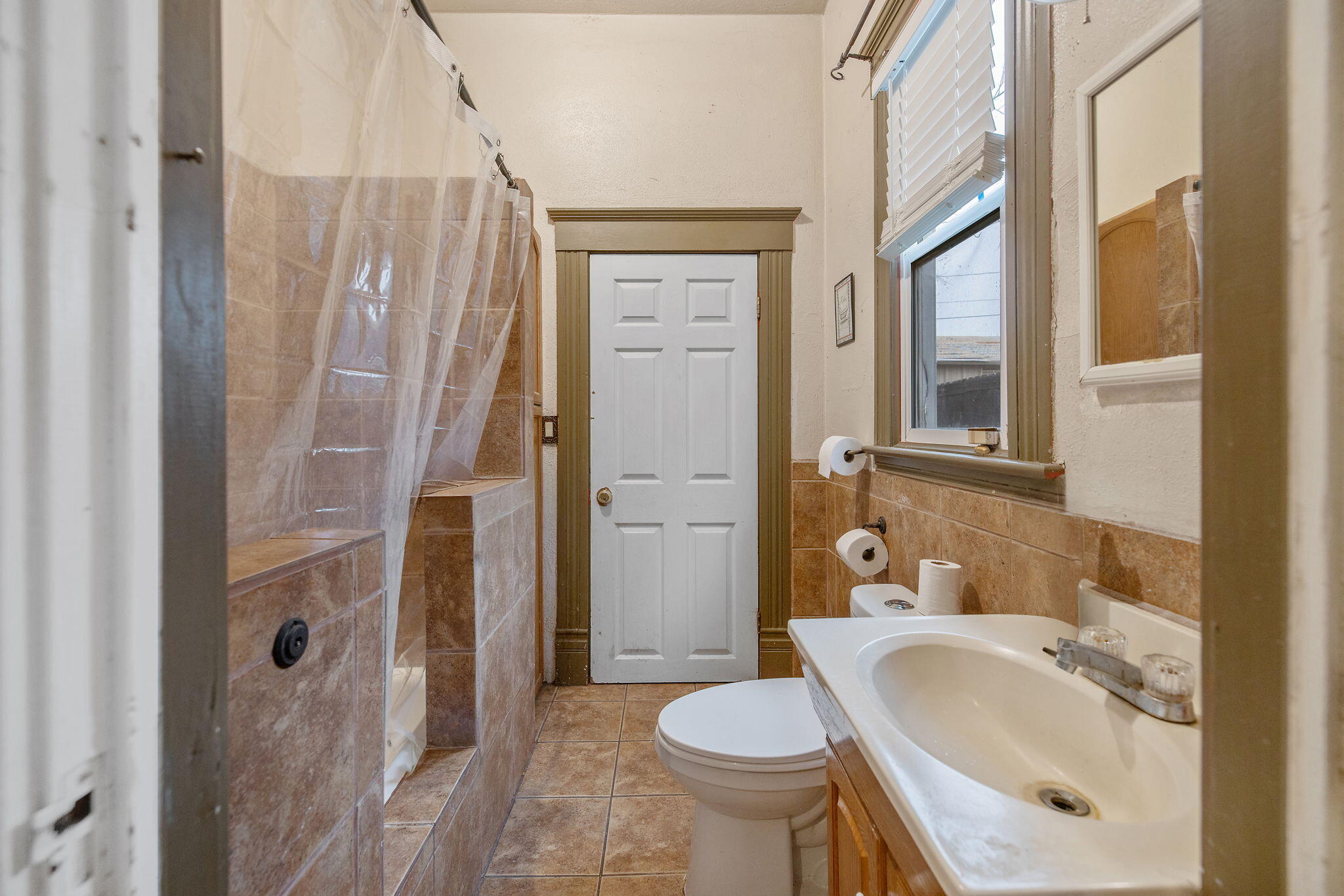 349 N Lemona St, Woodlake, CA 93286