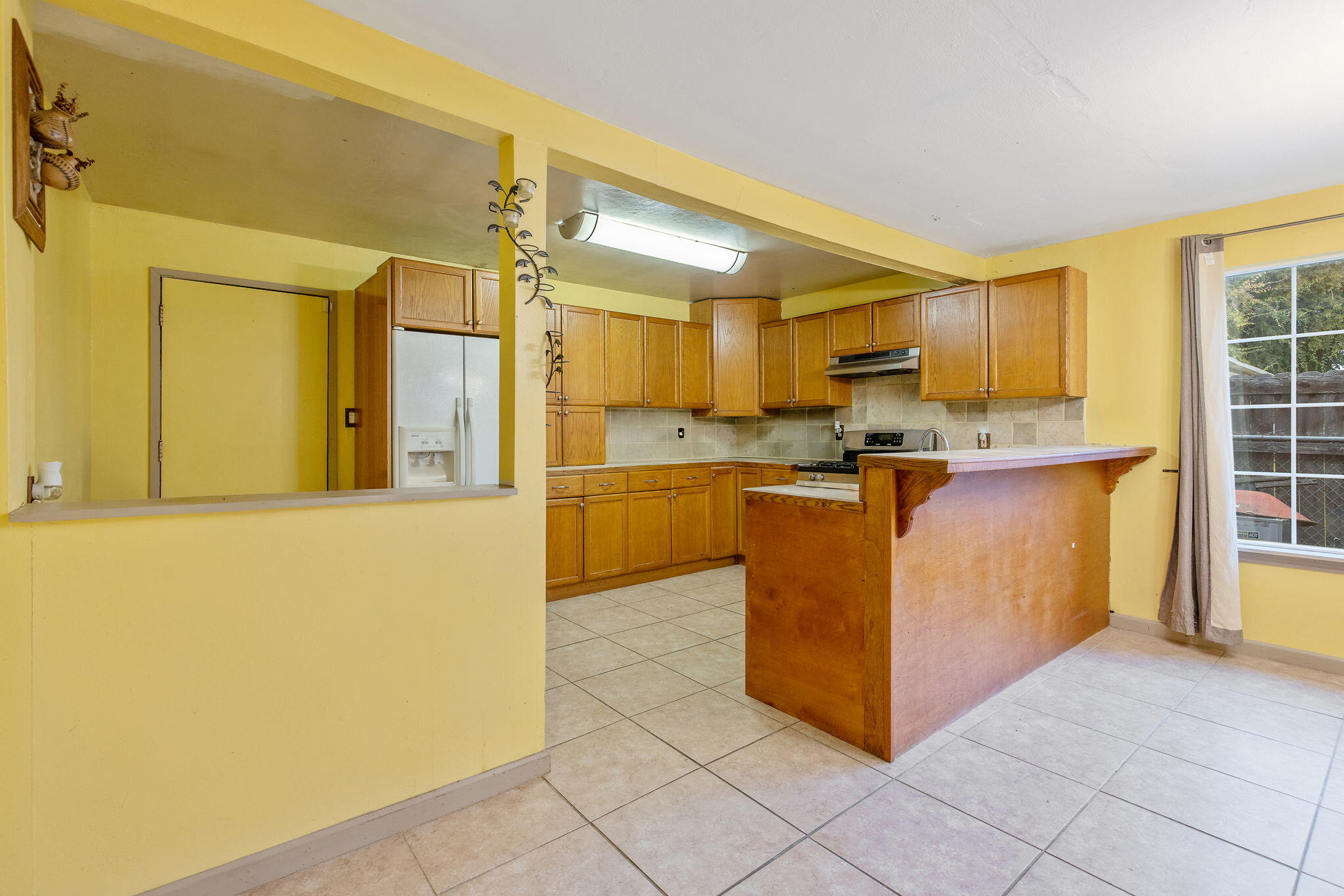 349 N Lemona St, Woodlake, CA 93286