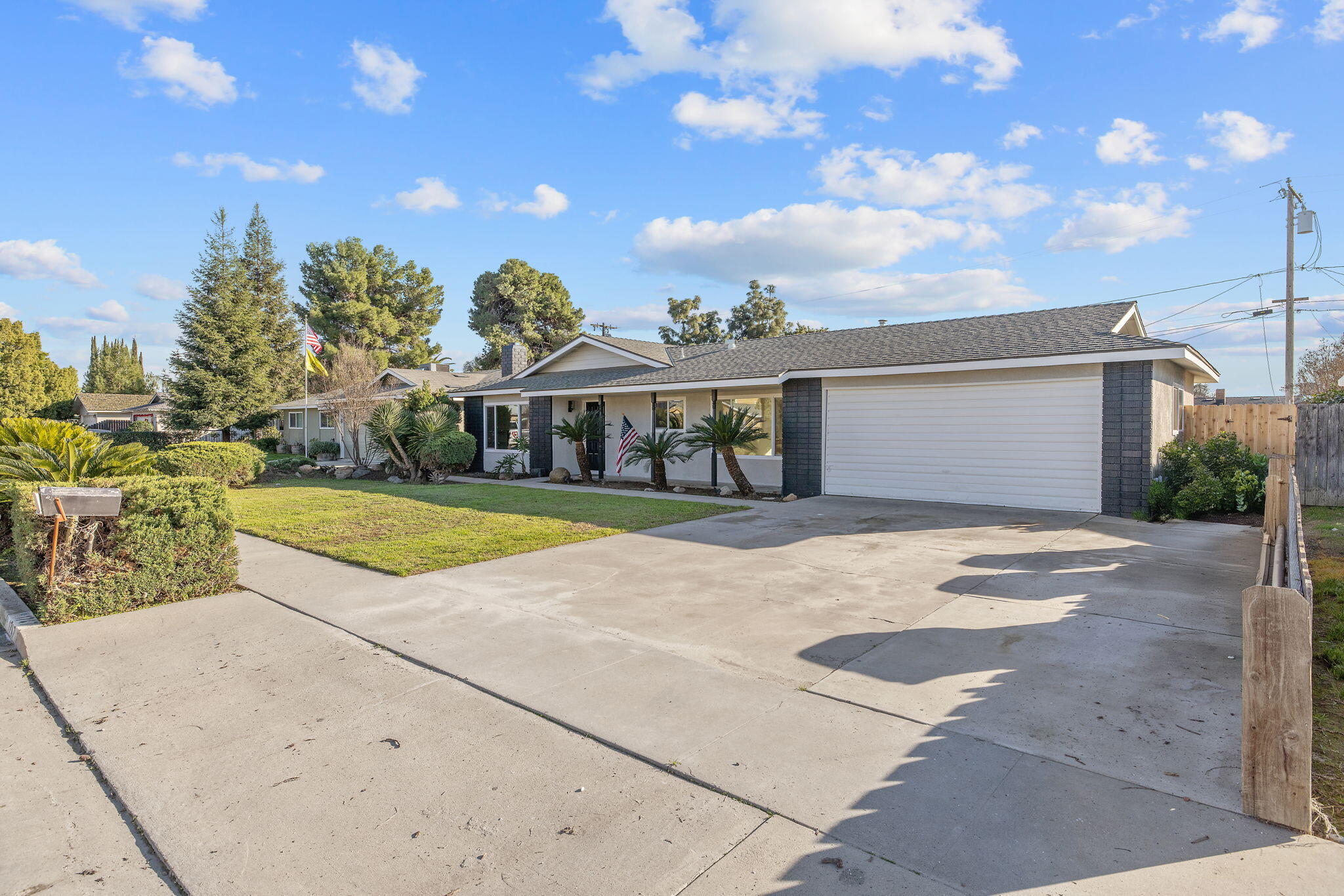 1747 E Sonora Ave, Tulare, CA 93274
