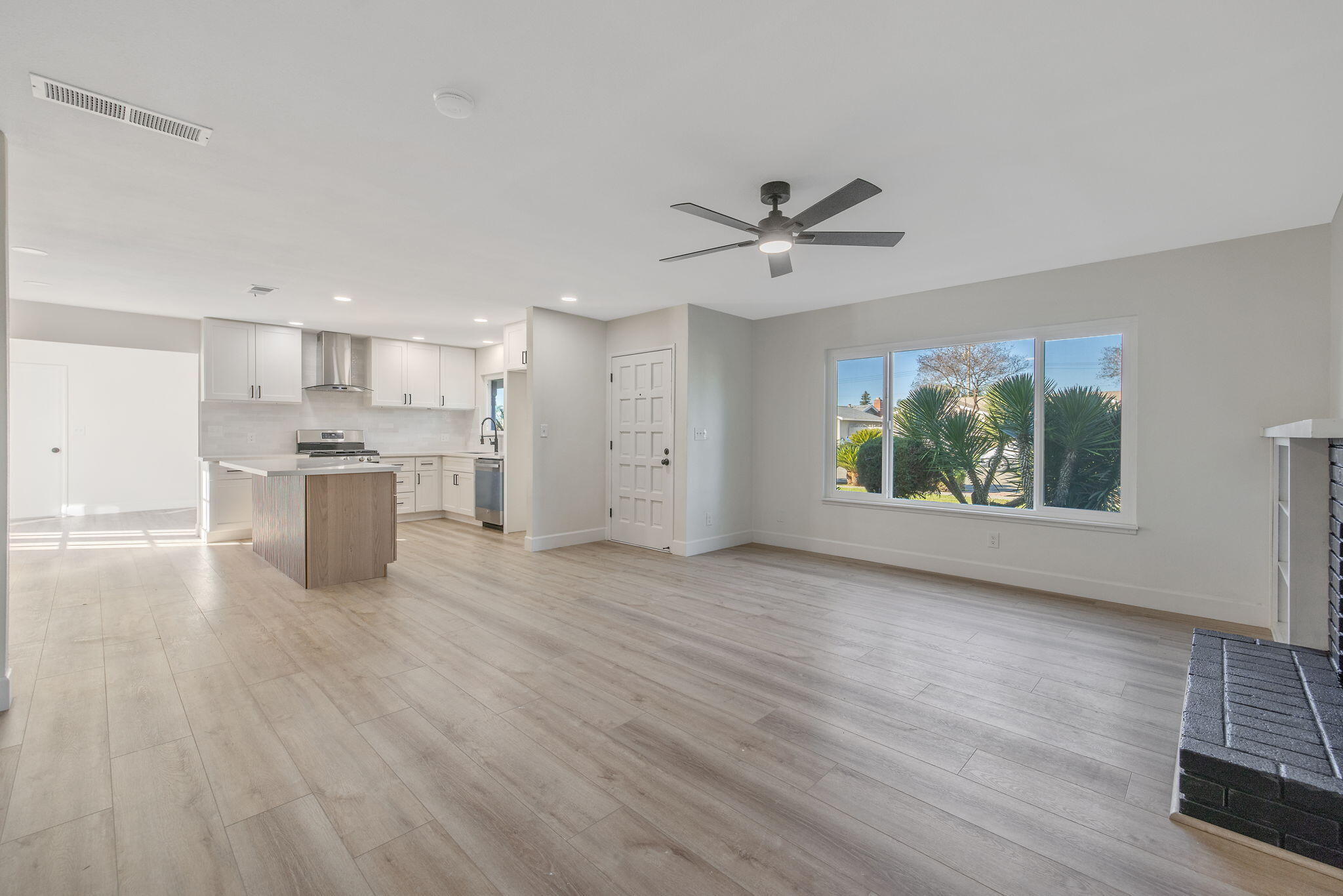 1747 E Sonora Ave, Tulare, CA 93274