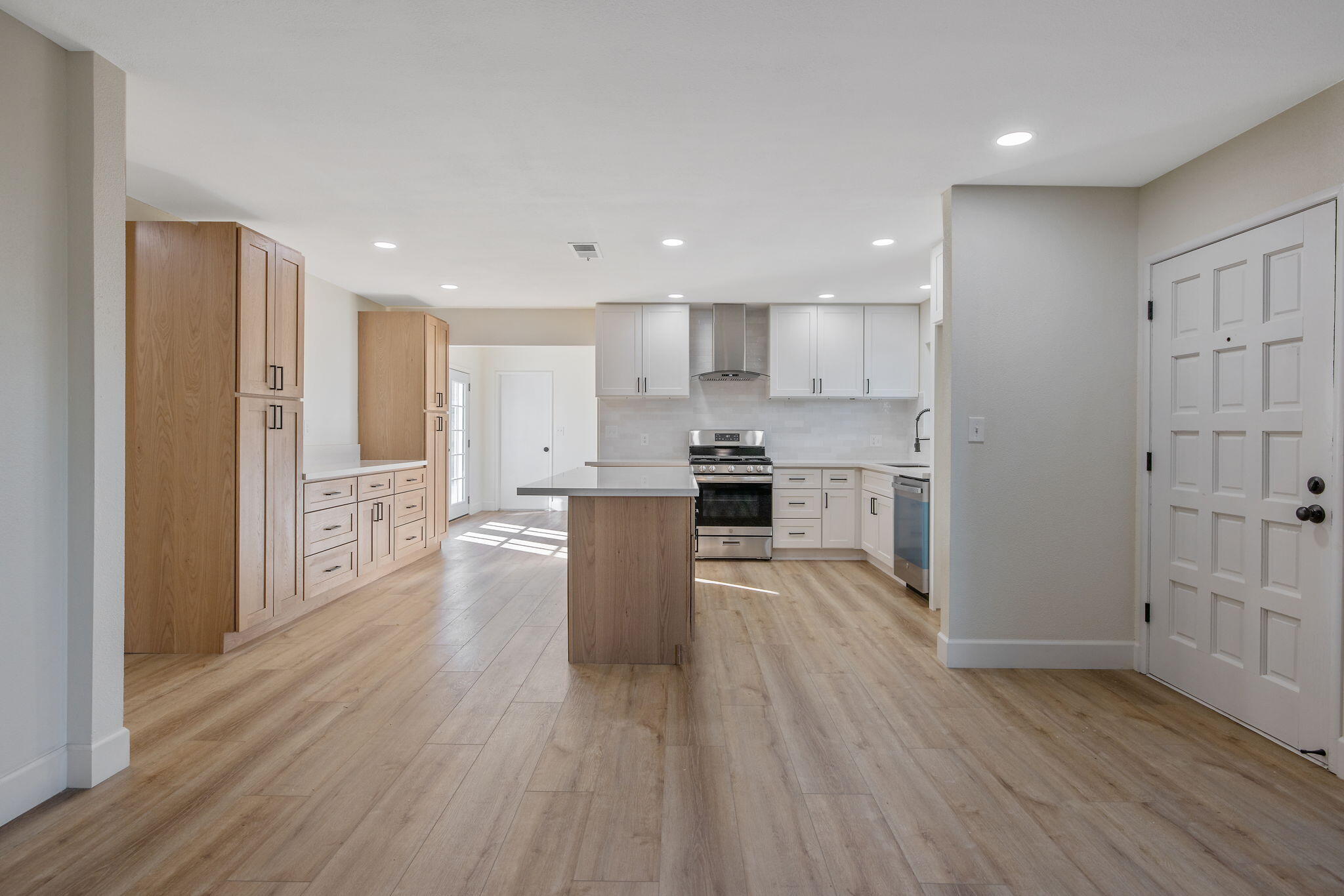 1747 E Sonora Ave, Tulare, CA 93274