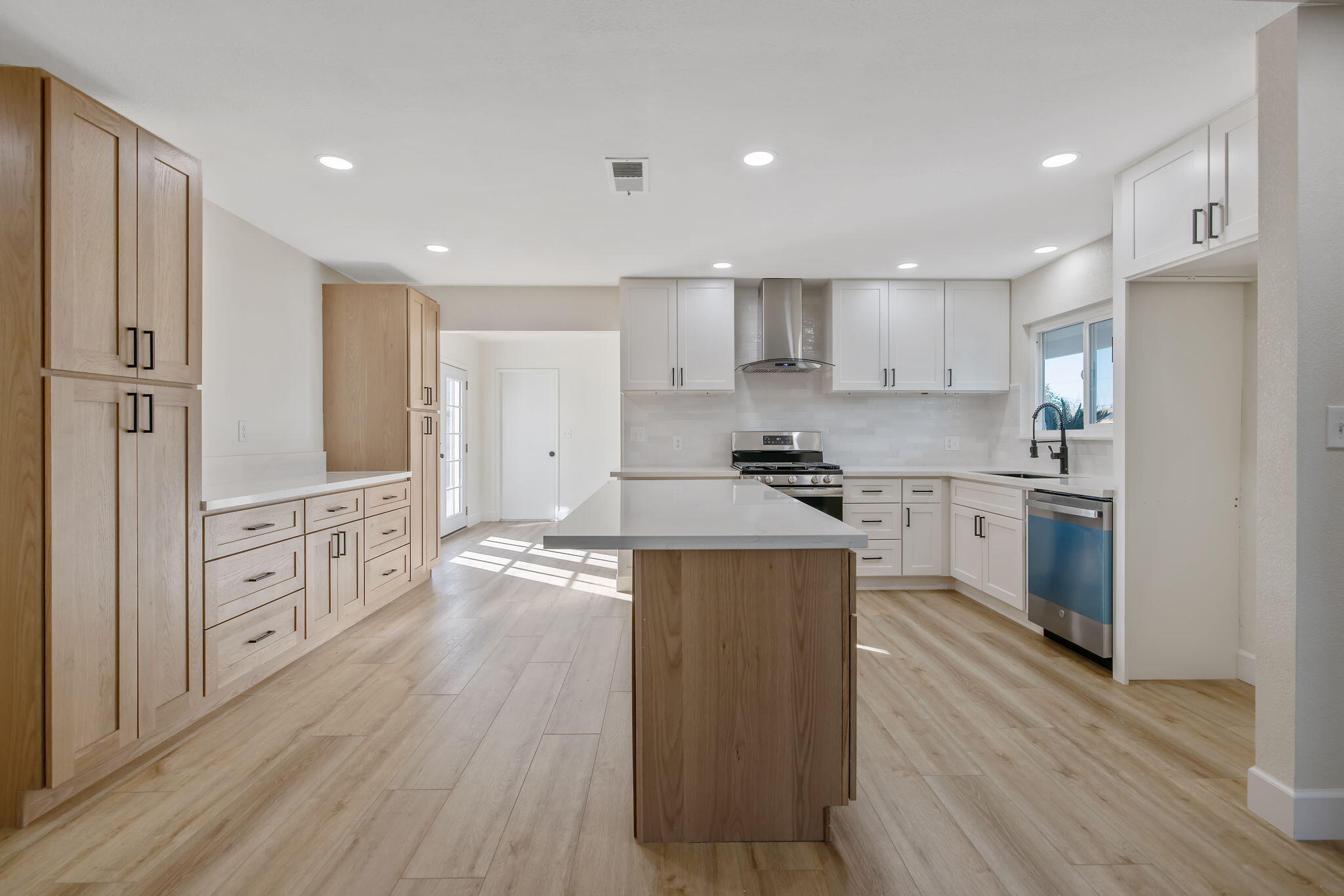 1747 E Sonora Ave, Tulare, CA 93274