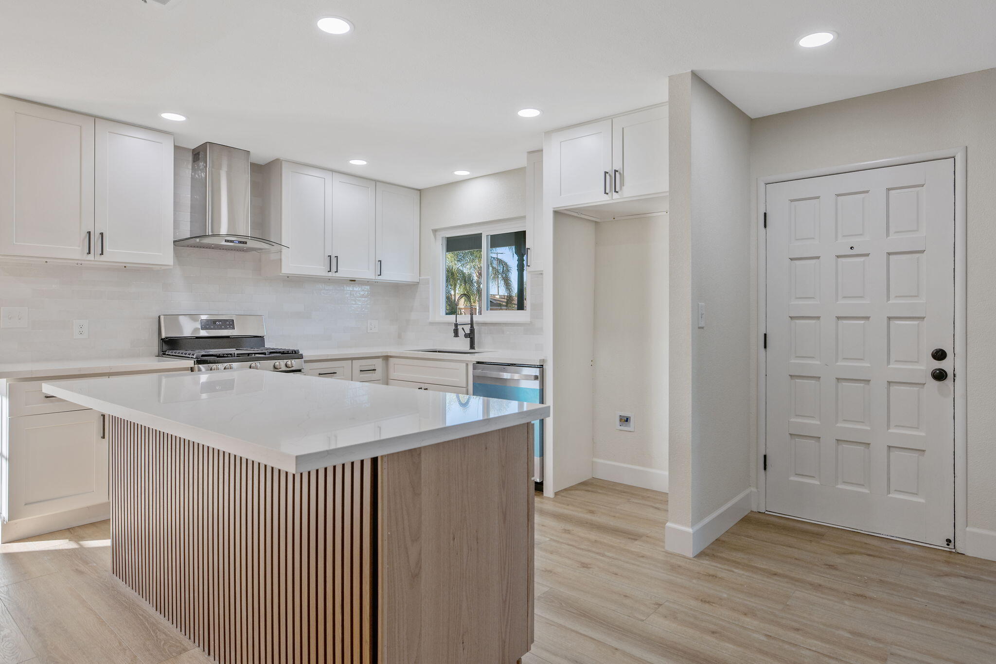 1747 E Sonora Ave, Tulare, CA 93274