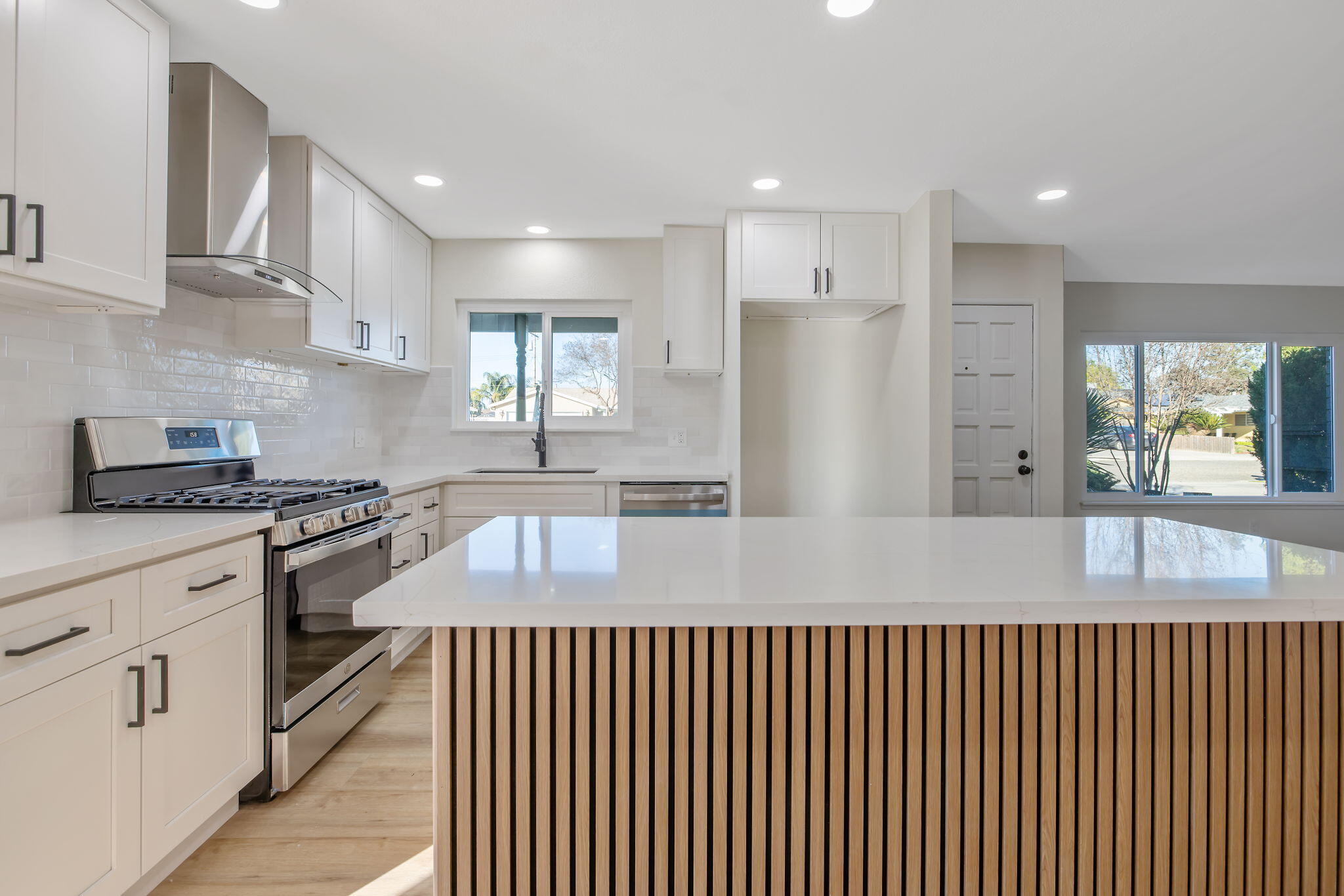 1747 E Sonora Ave, Tulare, CA 93274