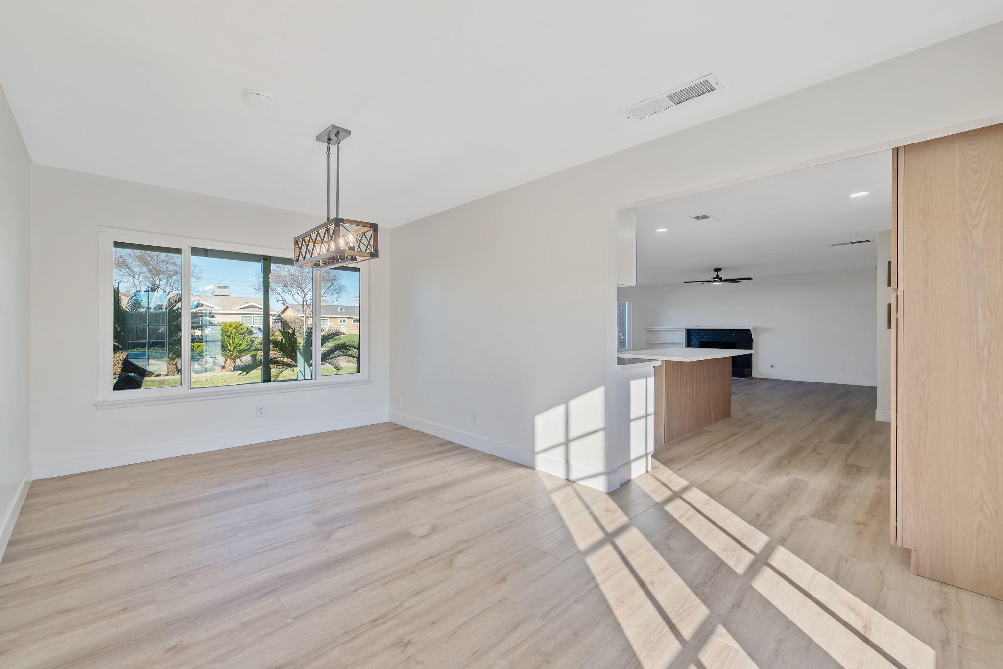 1747 E Sonora Ave, Tulare, CA 93274