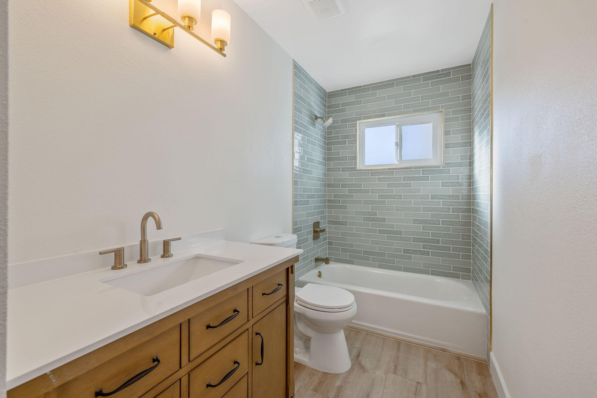 1747 E Sonora Ave, Tulare, CA 93274