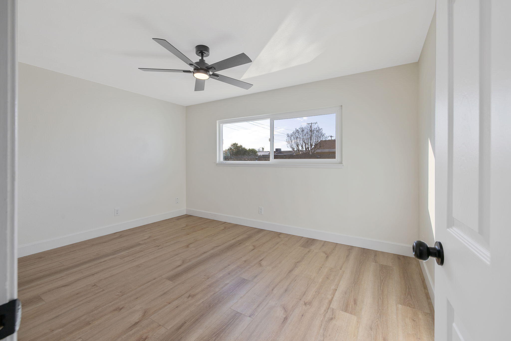 1747 E Sonora Ave, Tulare, CA 93274