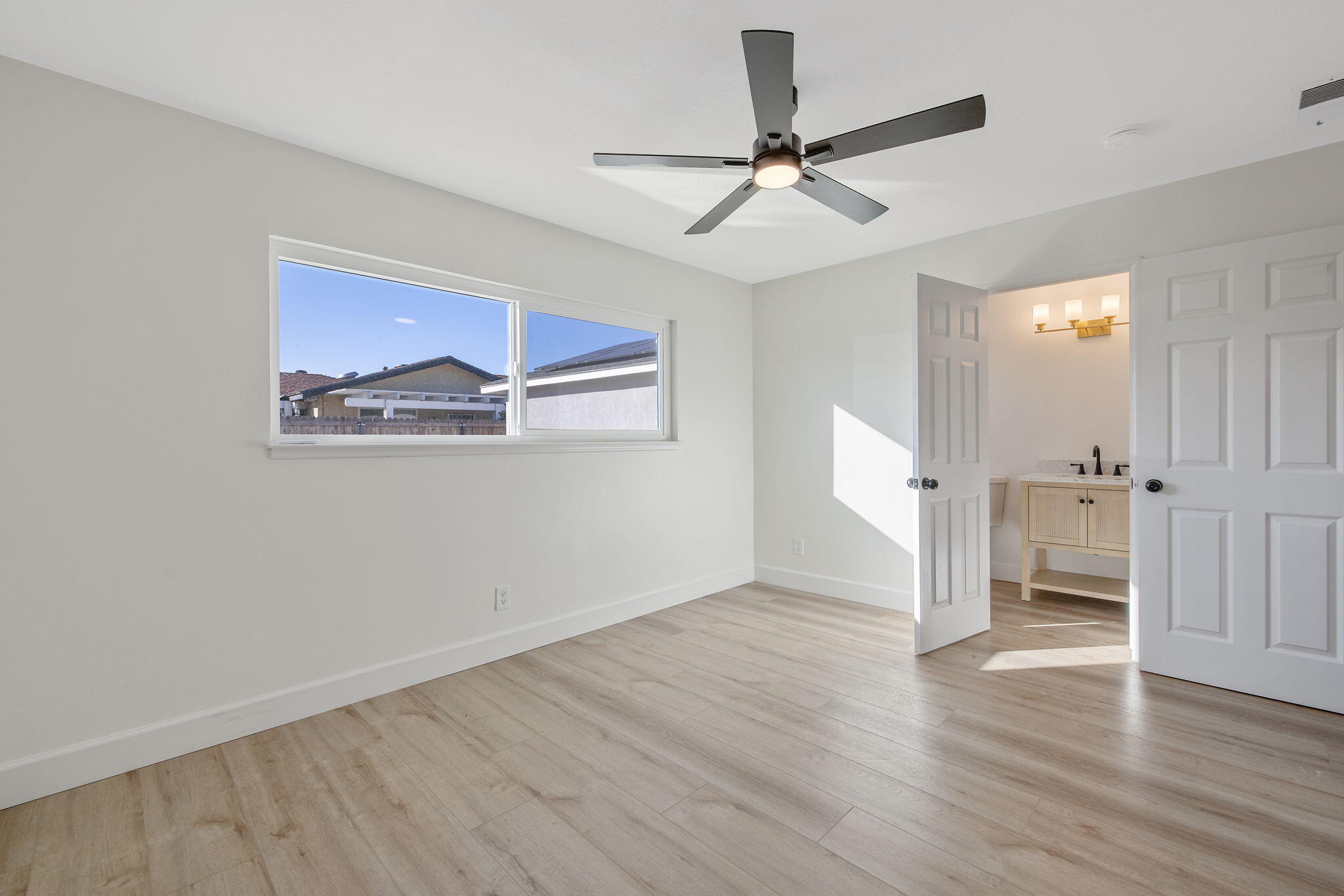 1747 E Sonora Ave, Tulare, CA 93274