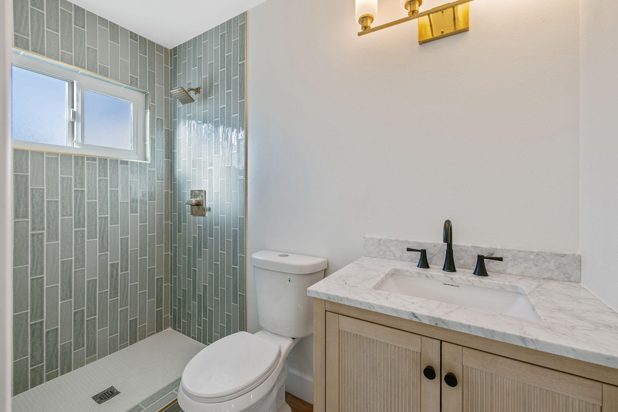 1747 E Sonora Ave, Tulare, CA 93274