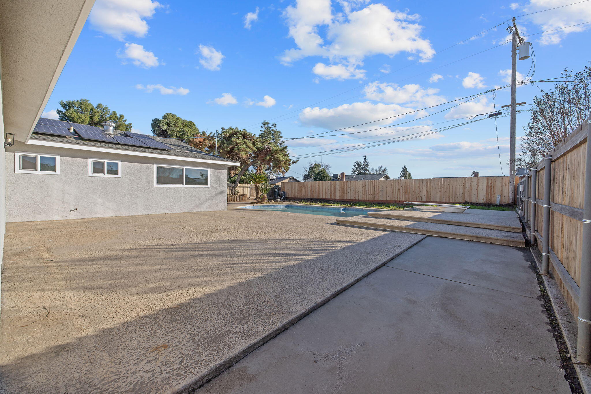 1747 E Sonora Ave, Tulare, CA 93274