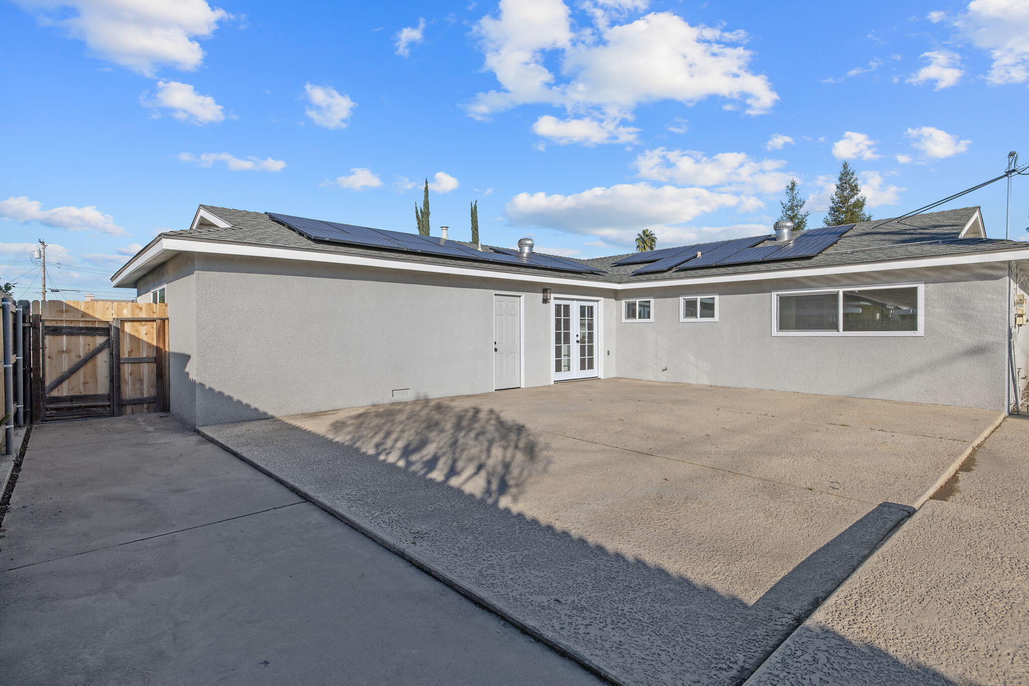1747 E Sonora Ave, Tulare, CA 93274