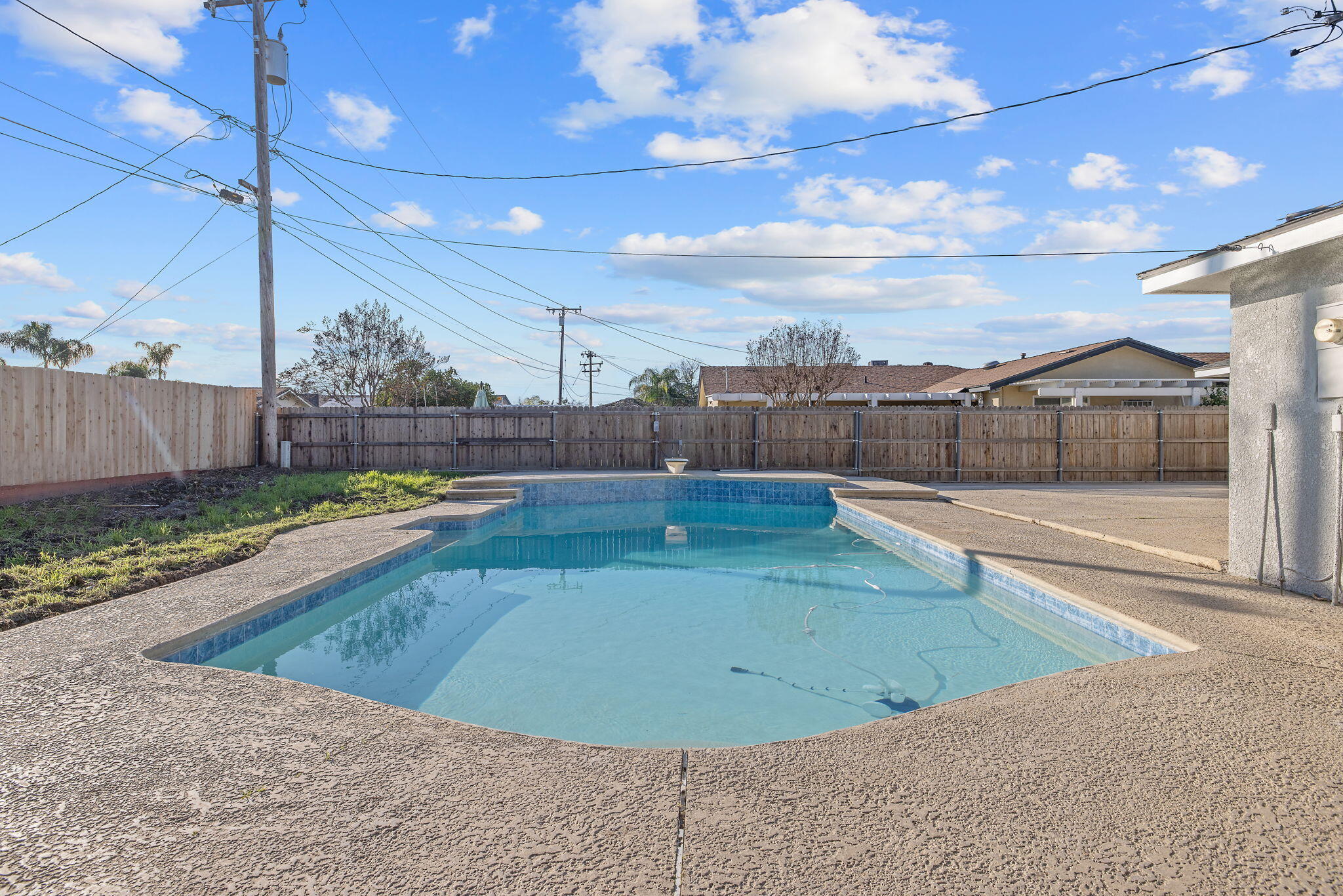 1747 E Sonora Ave, Tulare, CA 93274