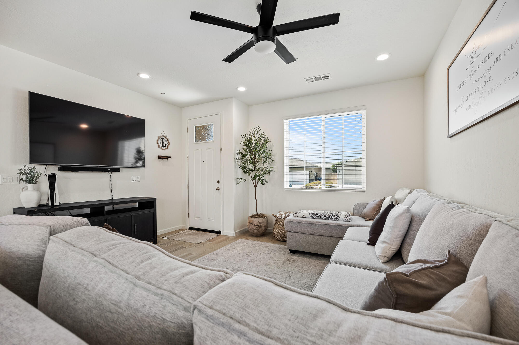 3200 Seymour St, Tulare, CA 93274