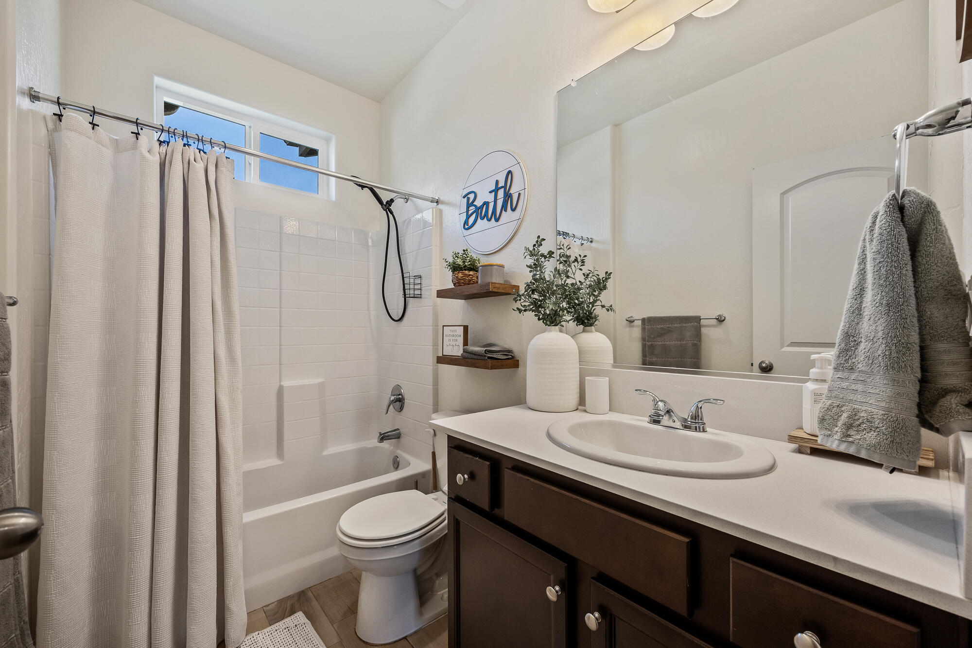 3200 Seymour St, Tulare, CA 93274