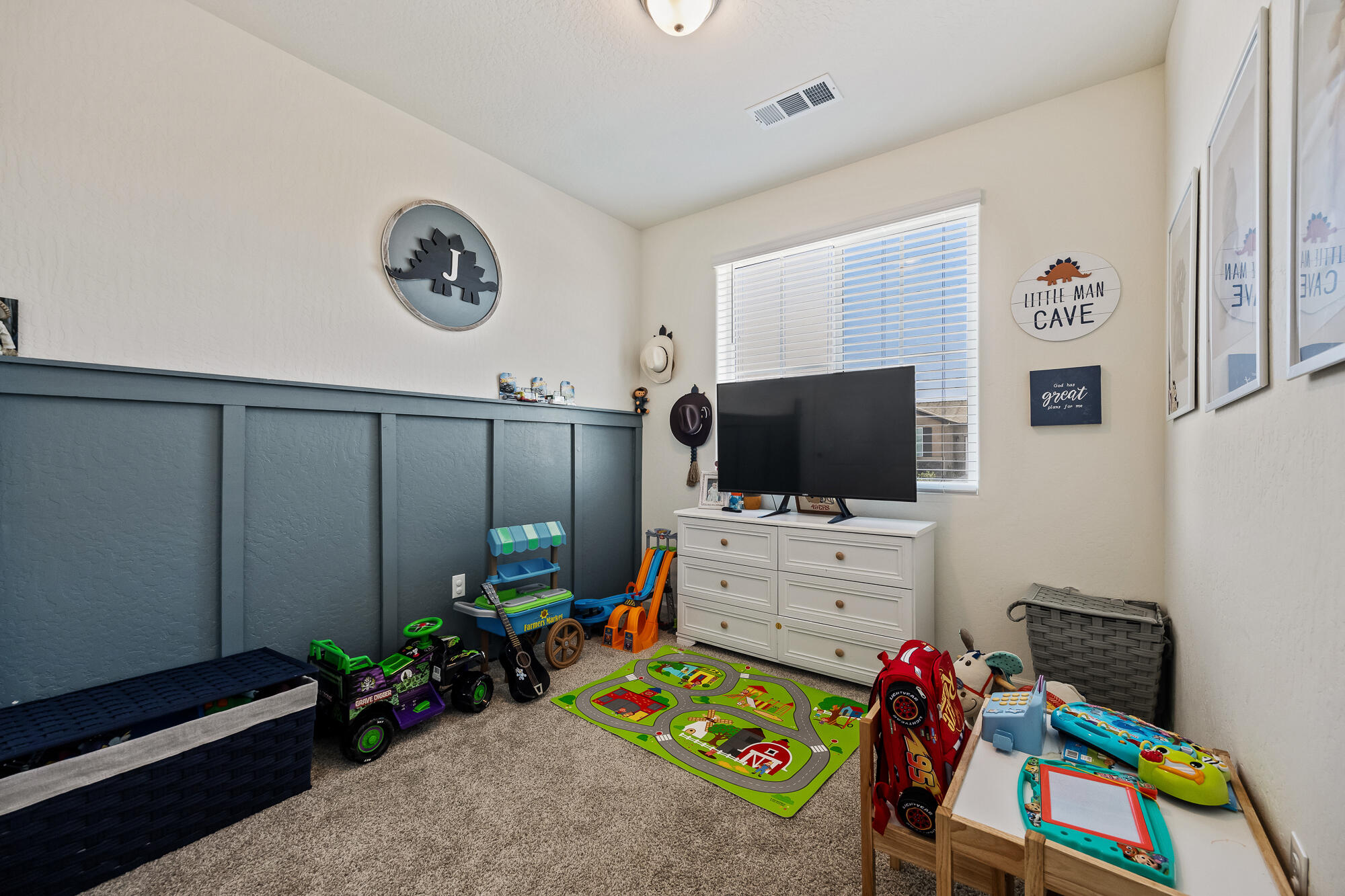 3200 Seymour St, Tulare, CA 93274