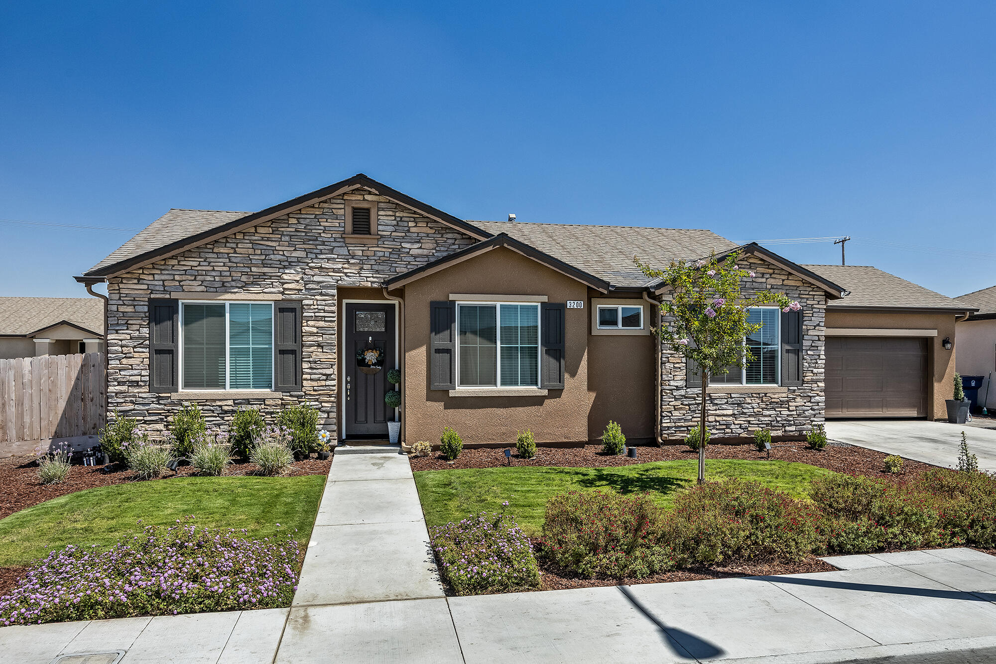 3200 Seymour St, Tulare, CA 93274