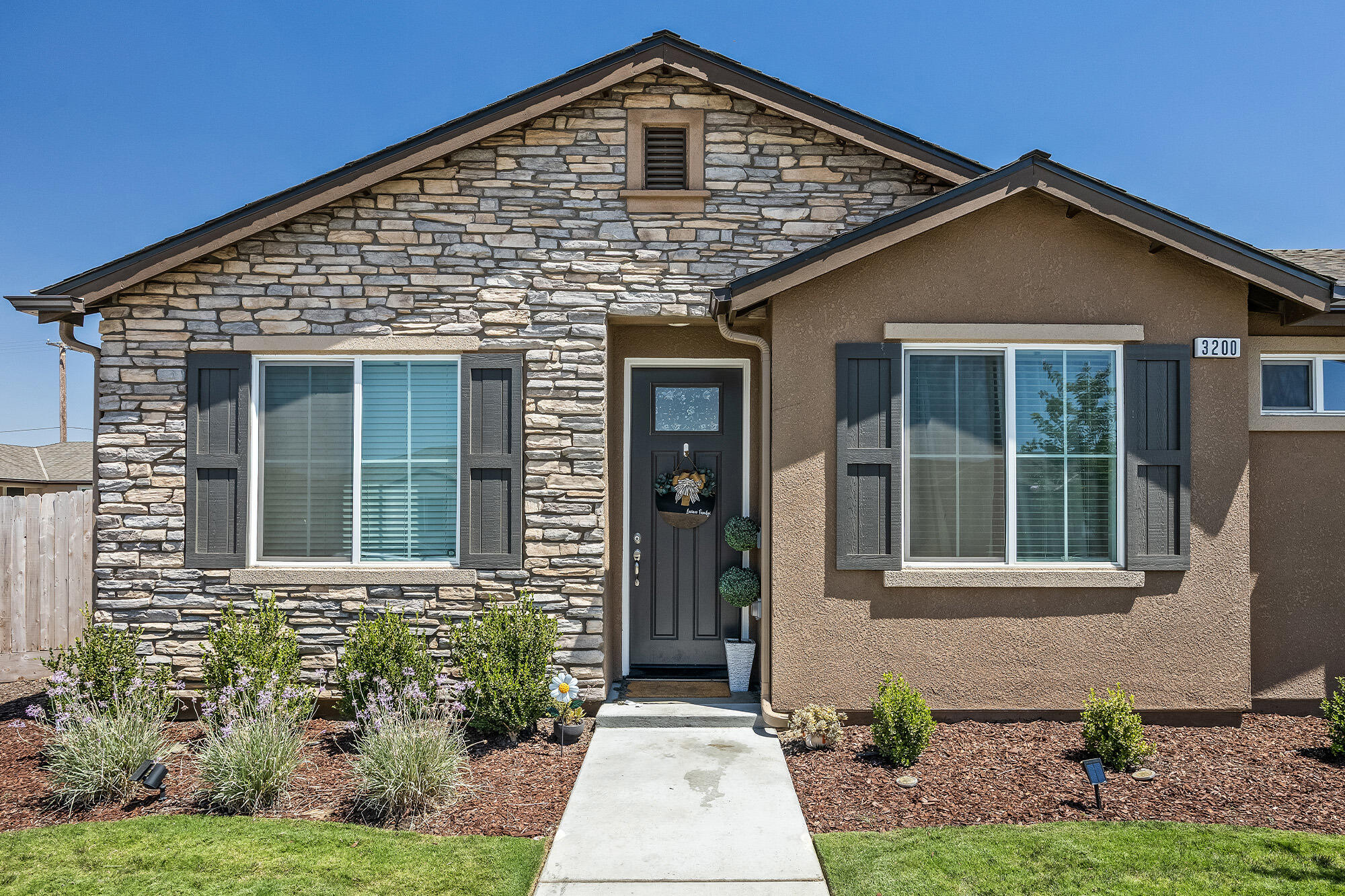 3200 Seymour St, Tulare, CA 93274