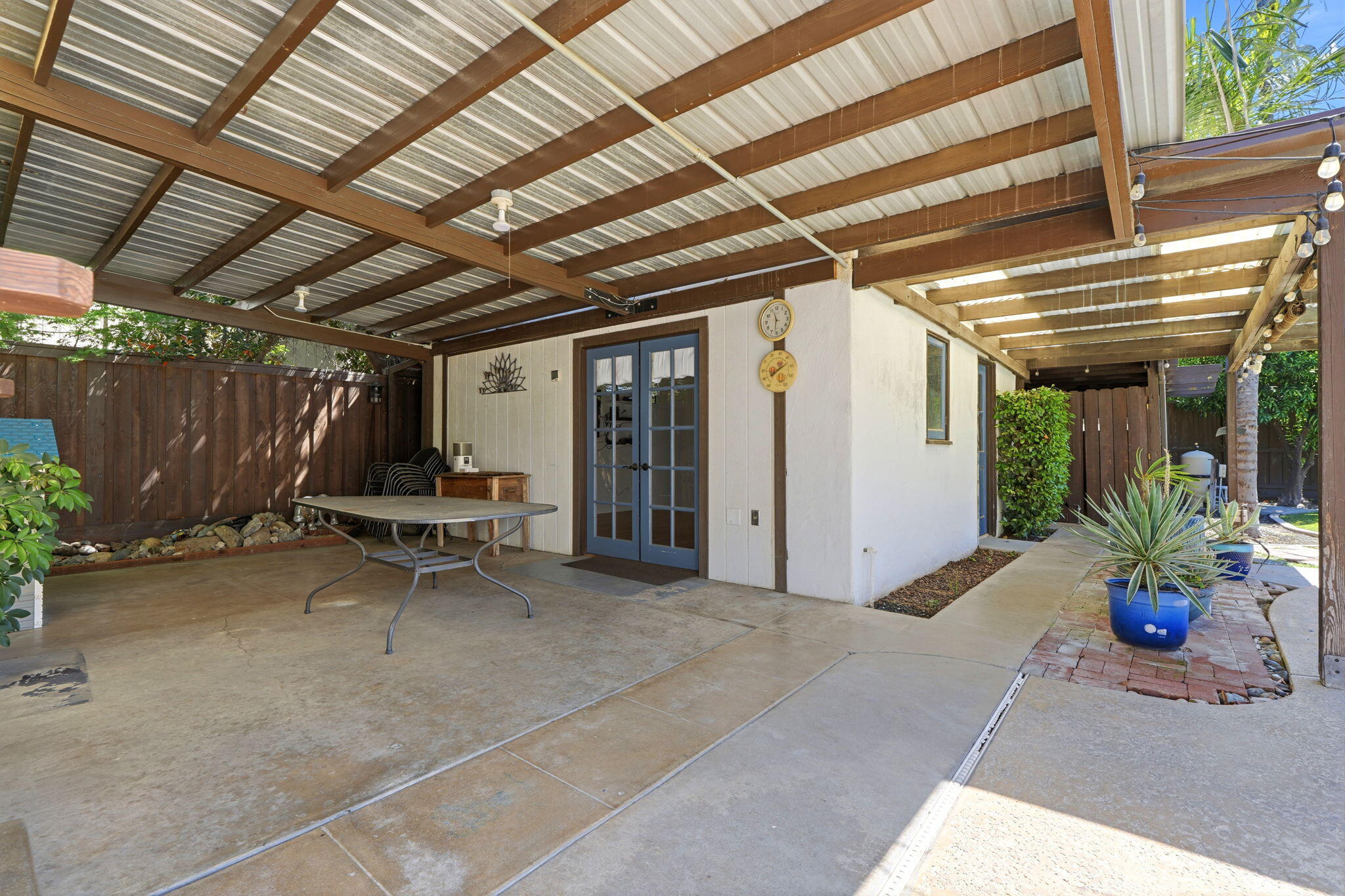 1313 W Beverly Dr, Visalia, CA 93277