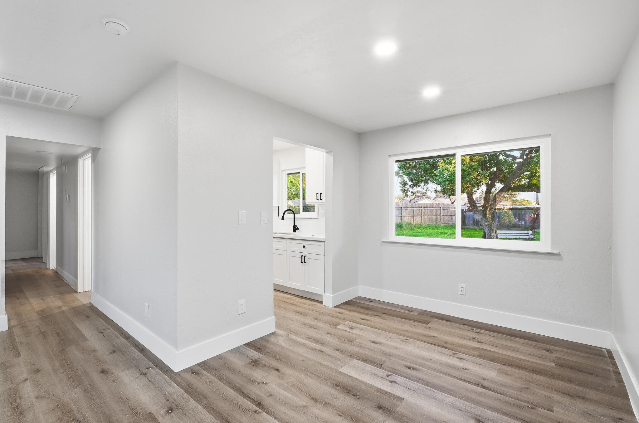 837 E Costner St, Farmersville, CA 93223