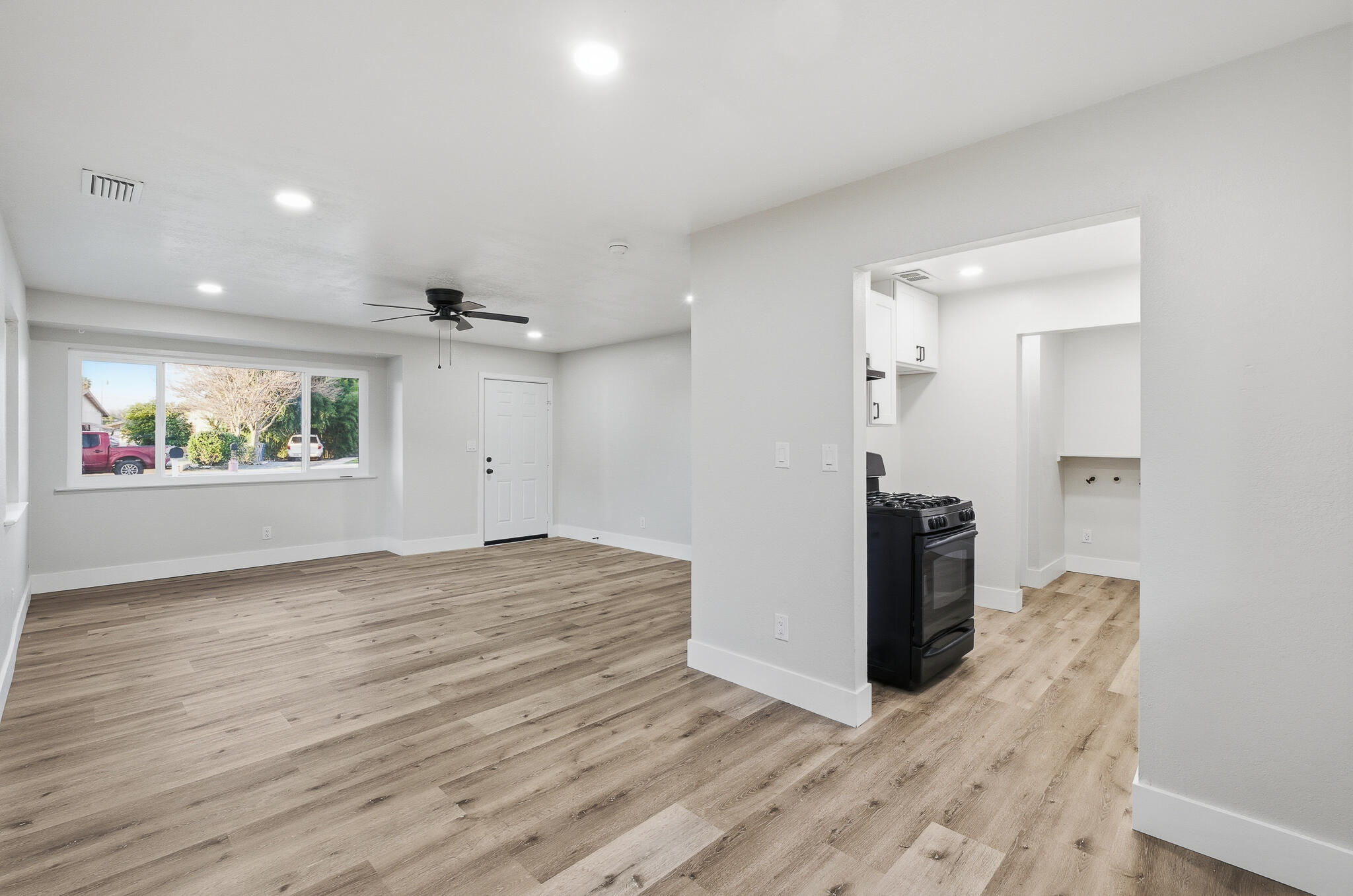 837 E Costner St, Farmersville, CA 93223