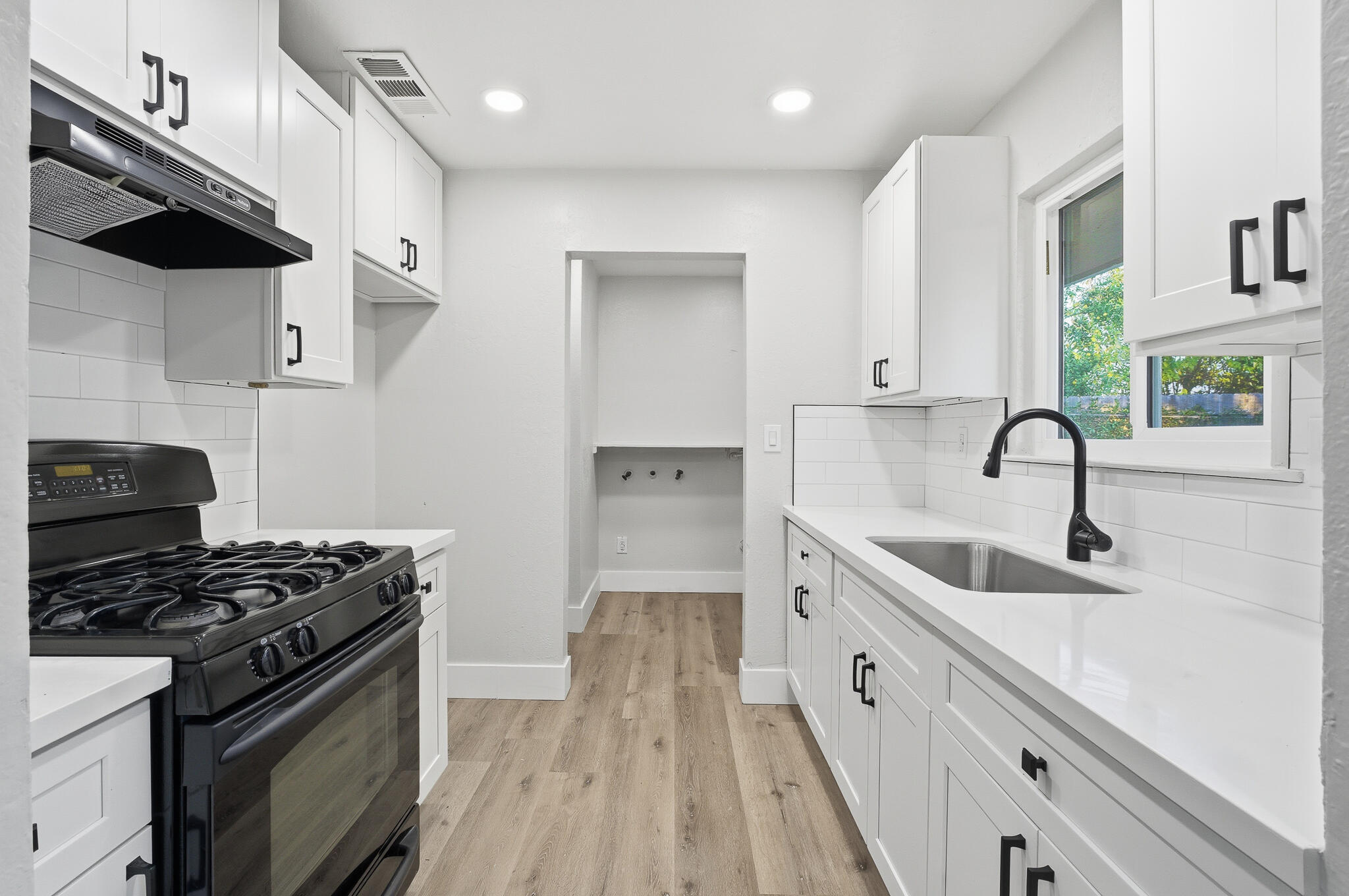 837 E Costner St, Farmersville, CA 93223