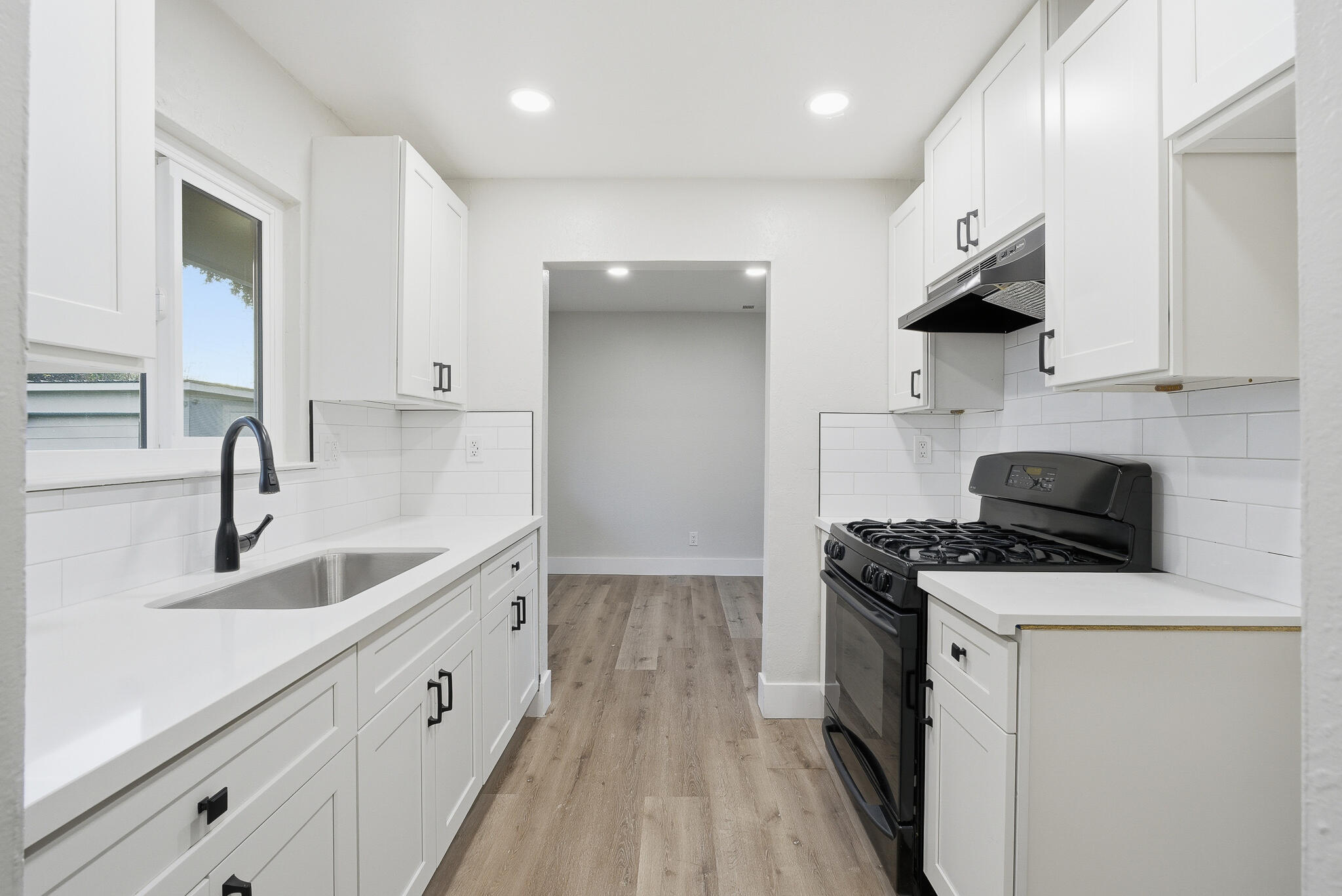 837 E Costner St, Farmersville, CA 93223