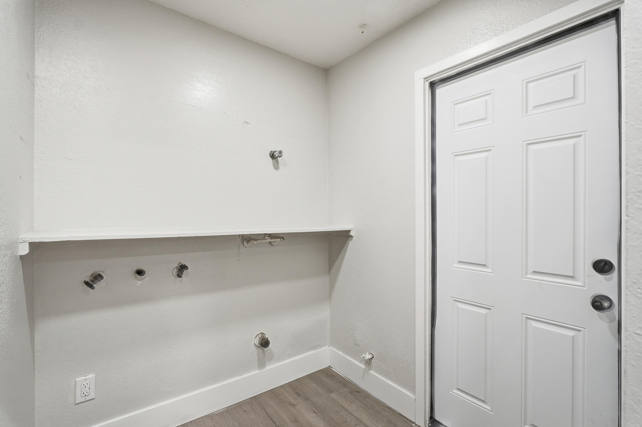 837 E Costner St, Farmersville, CA 93223