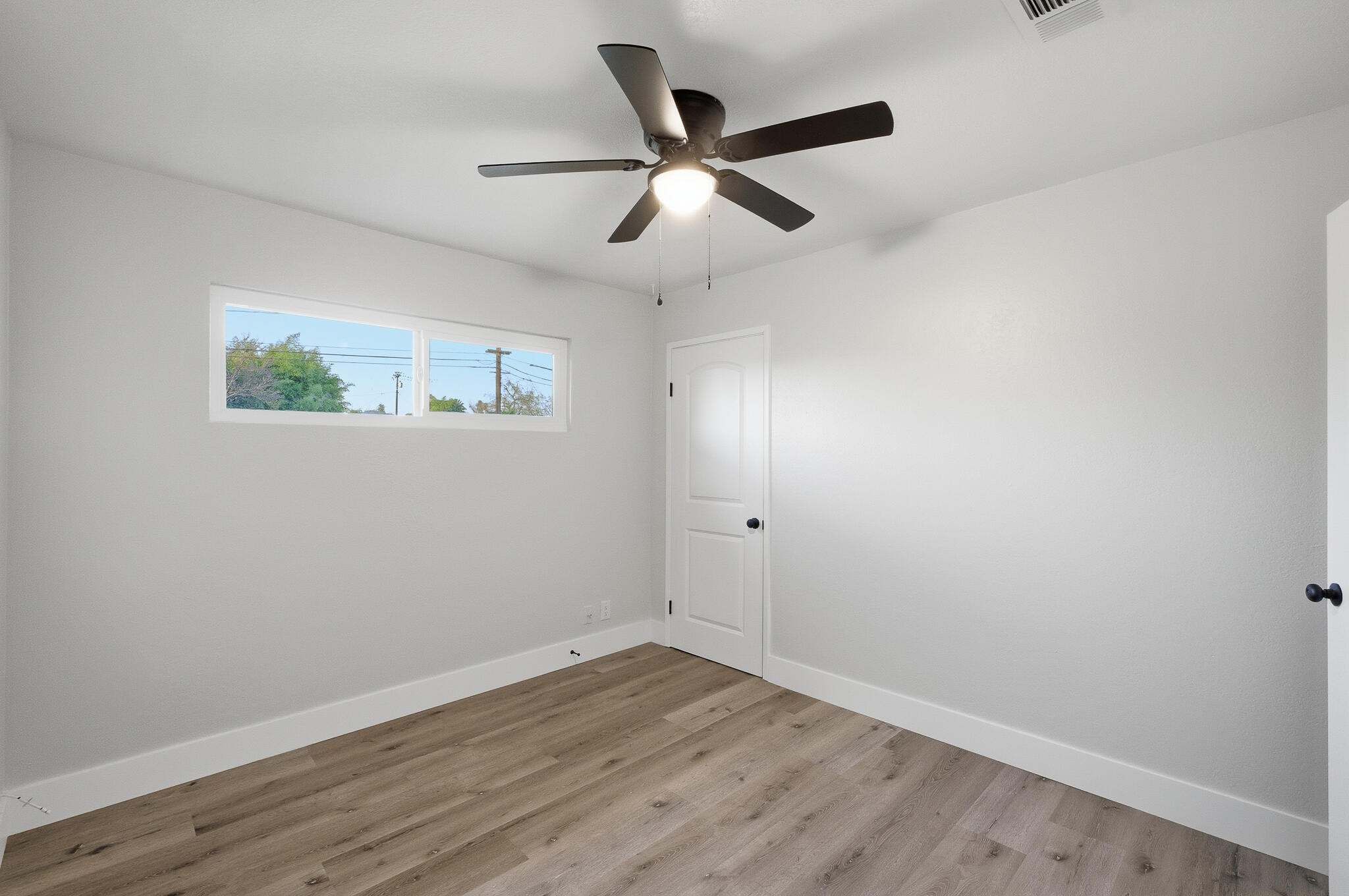 837 E Costner St, Farmersville, CA 93223