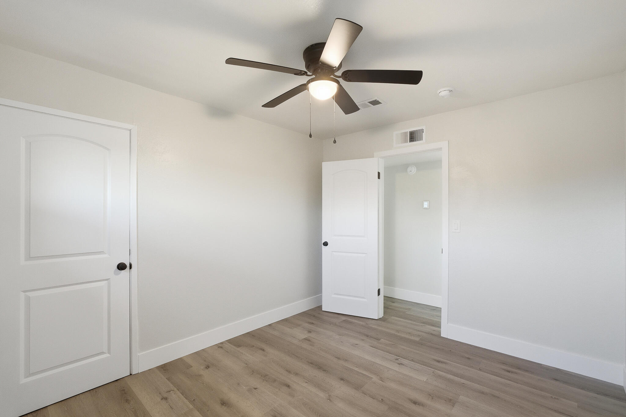 837 E Costner St, Farmersville, CA 93223