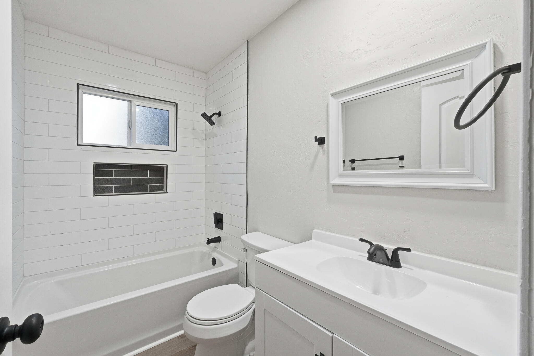 837 E Costner St, Farmersville, CA 93223