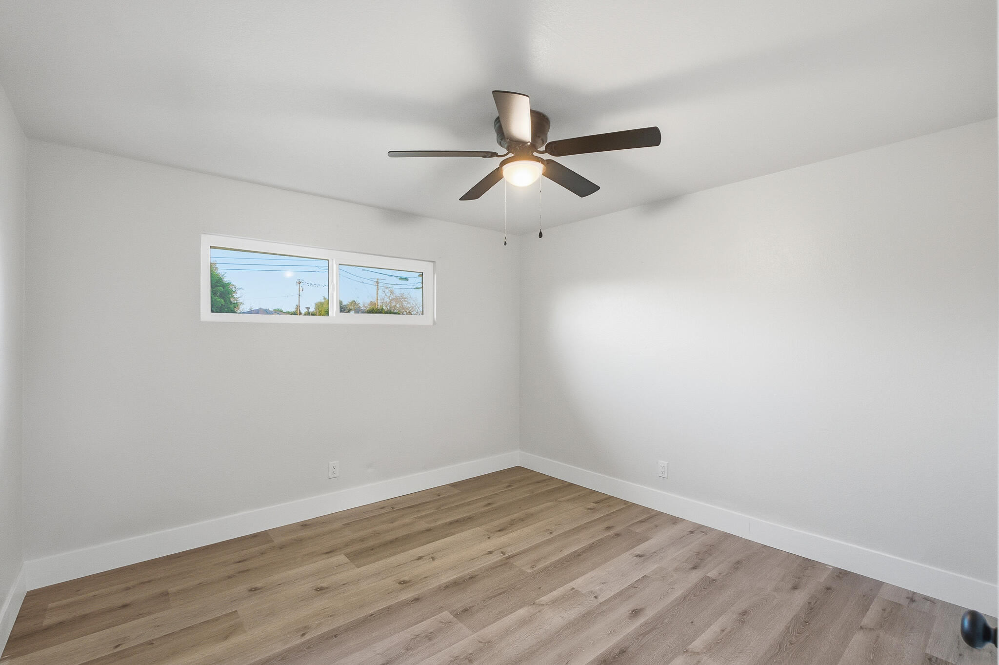 837 E Costner St, Farmersville, CA 93223