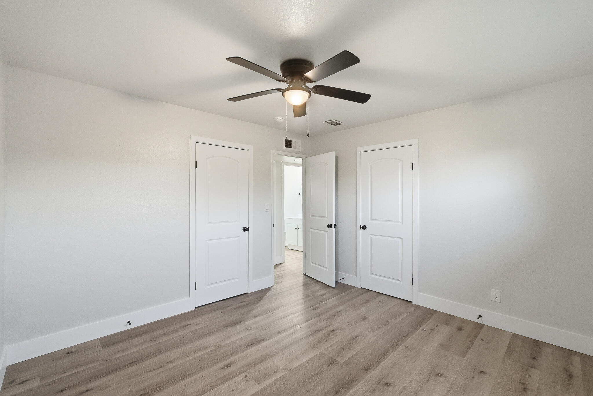 837 E Costner St, Farmersville, CA 93223