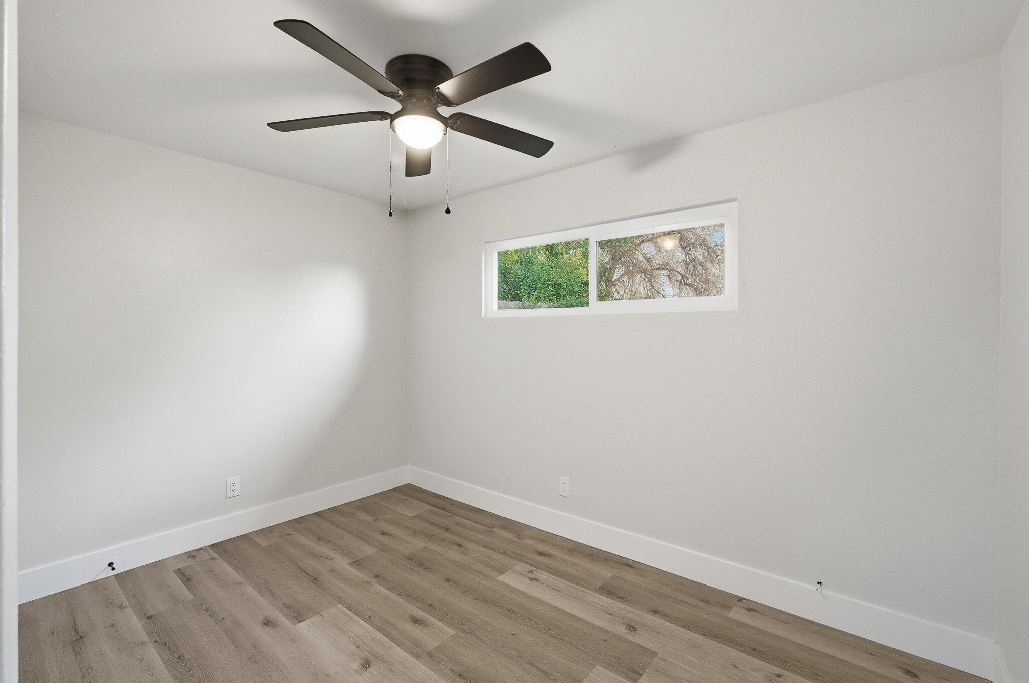 837 E Costner St, Farmersville, CA 93223