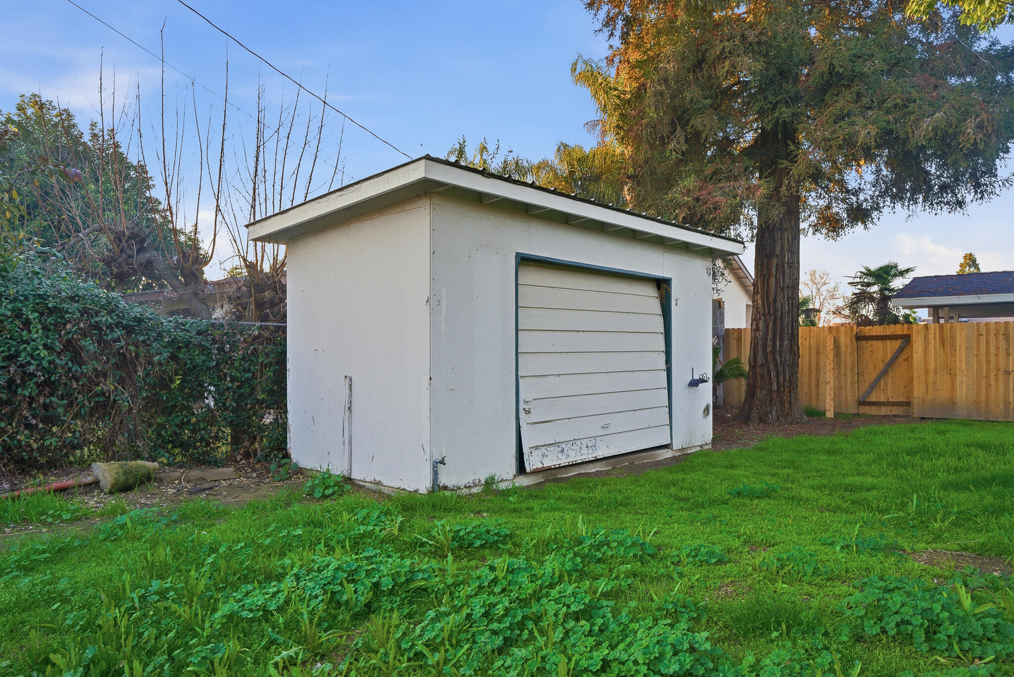 837 E Costner St, Farmersville, CA 93223