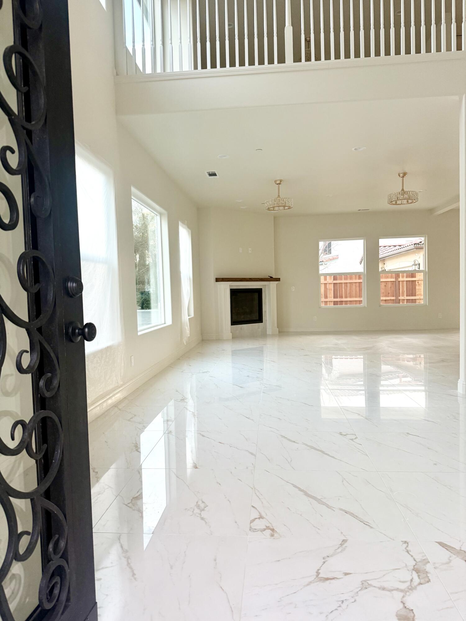 169 Lake Dr, Lemoore, CA 93245