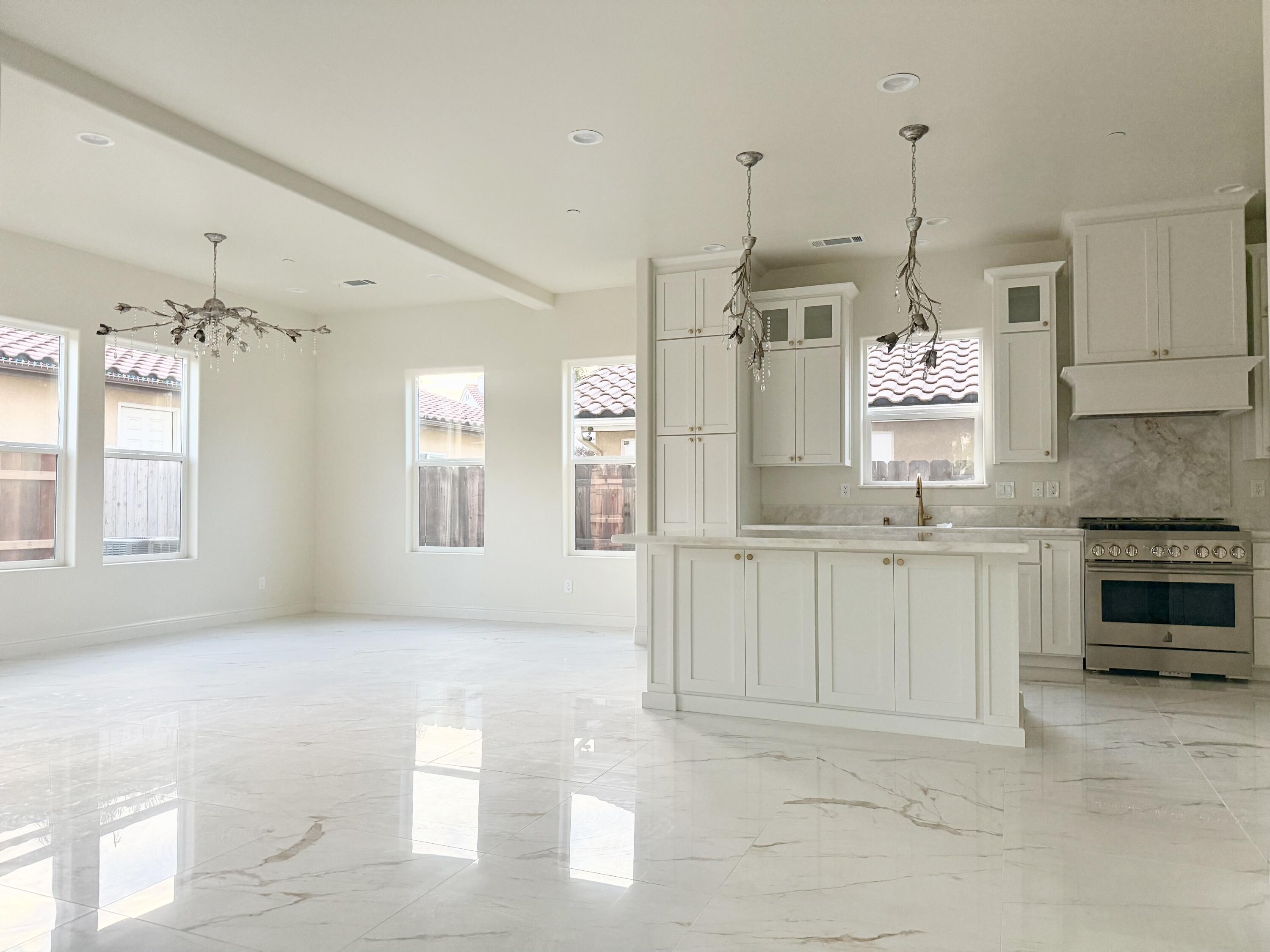 169 Lake Dr, Lemoore, CA 93245