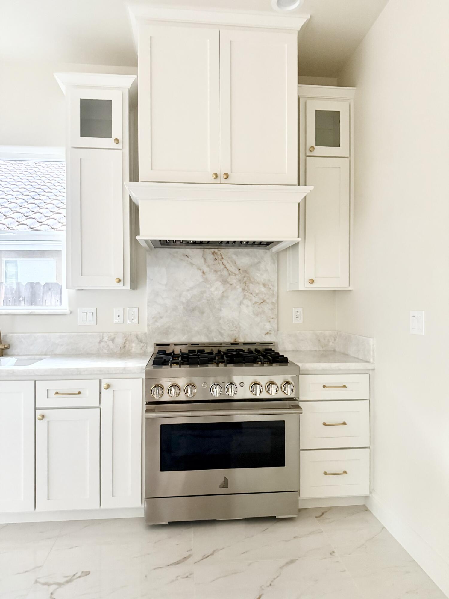 169 Lake Dr, Lemoore, CA 93245