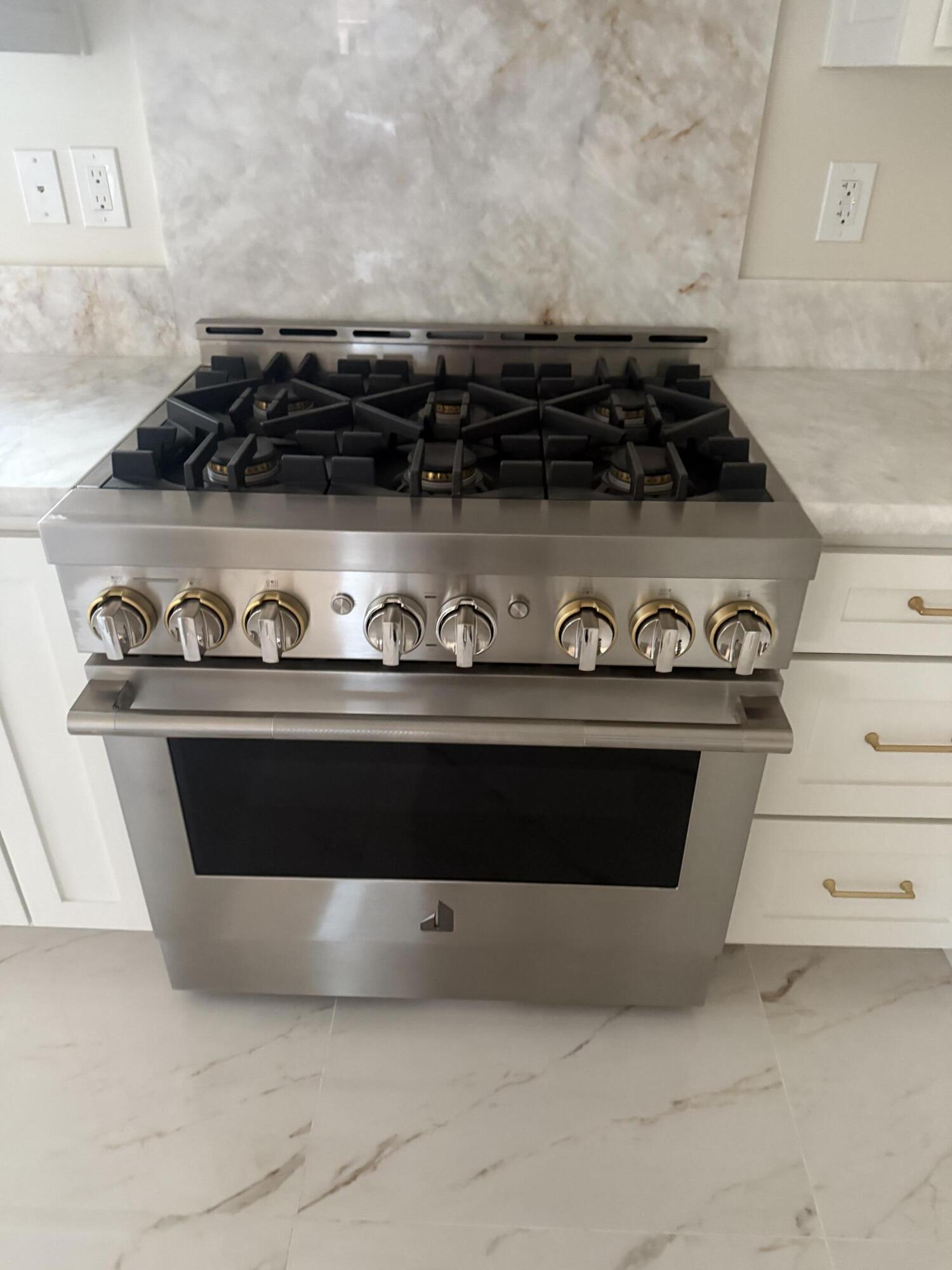 169 Lake Dr, Lemoore, CA 93245