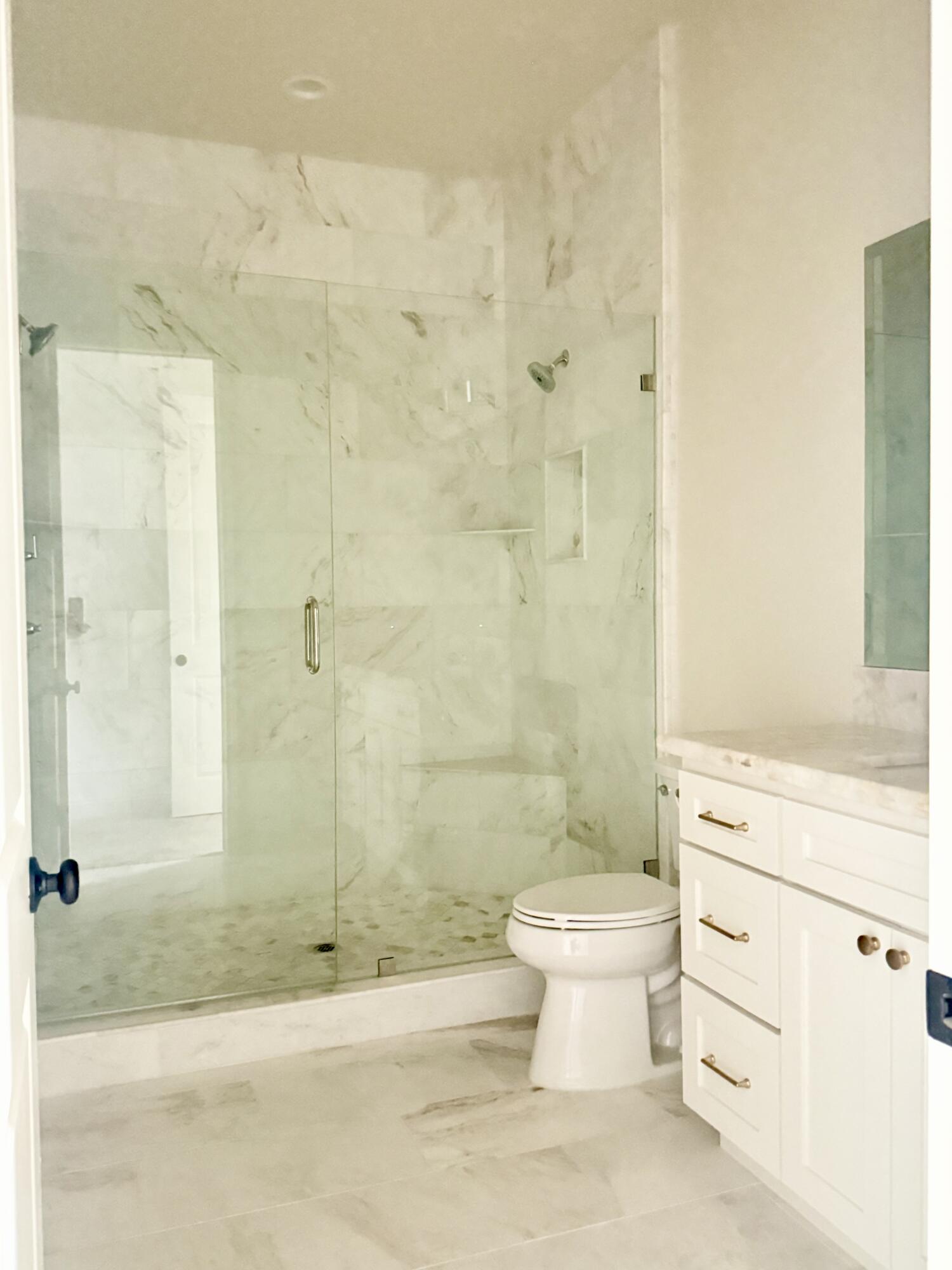 169 Lake Dr, Lemoore, CA 93245