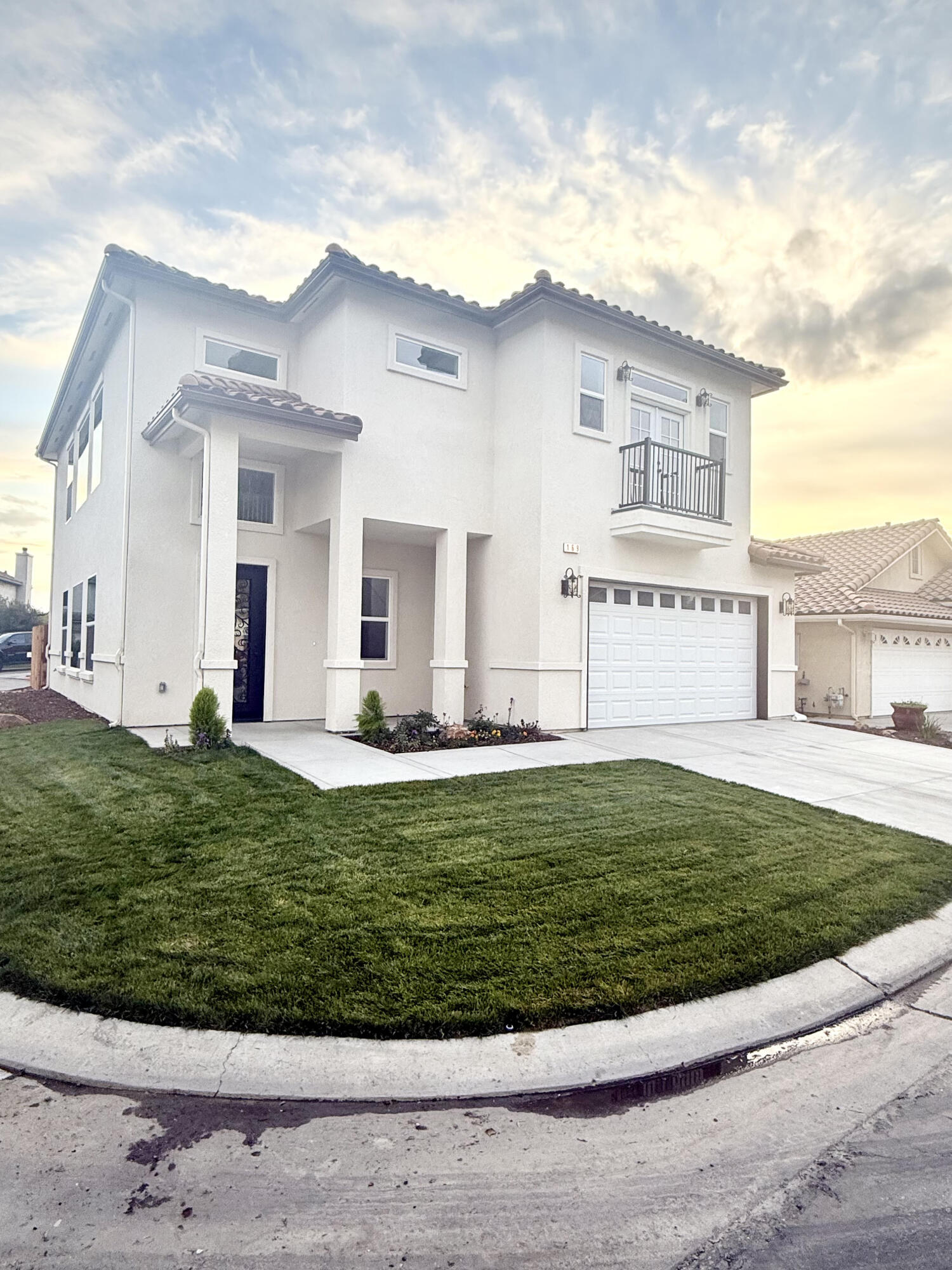 169 Lake Dr, Lemoore, CA 93245